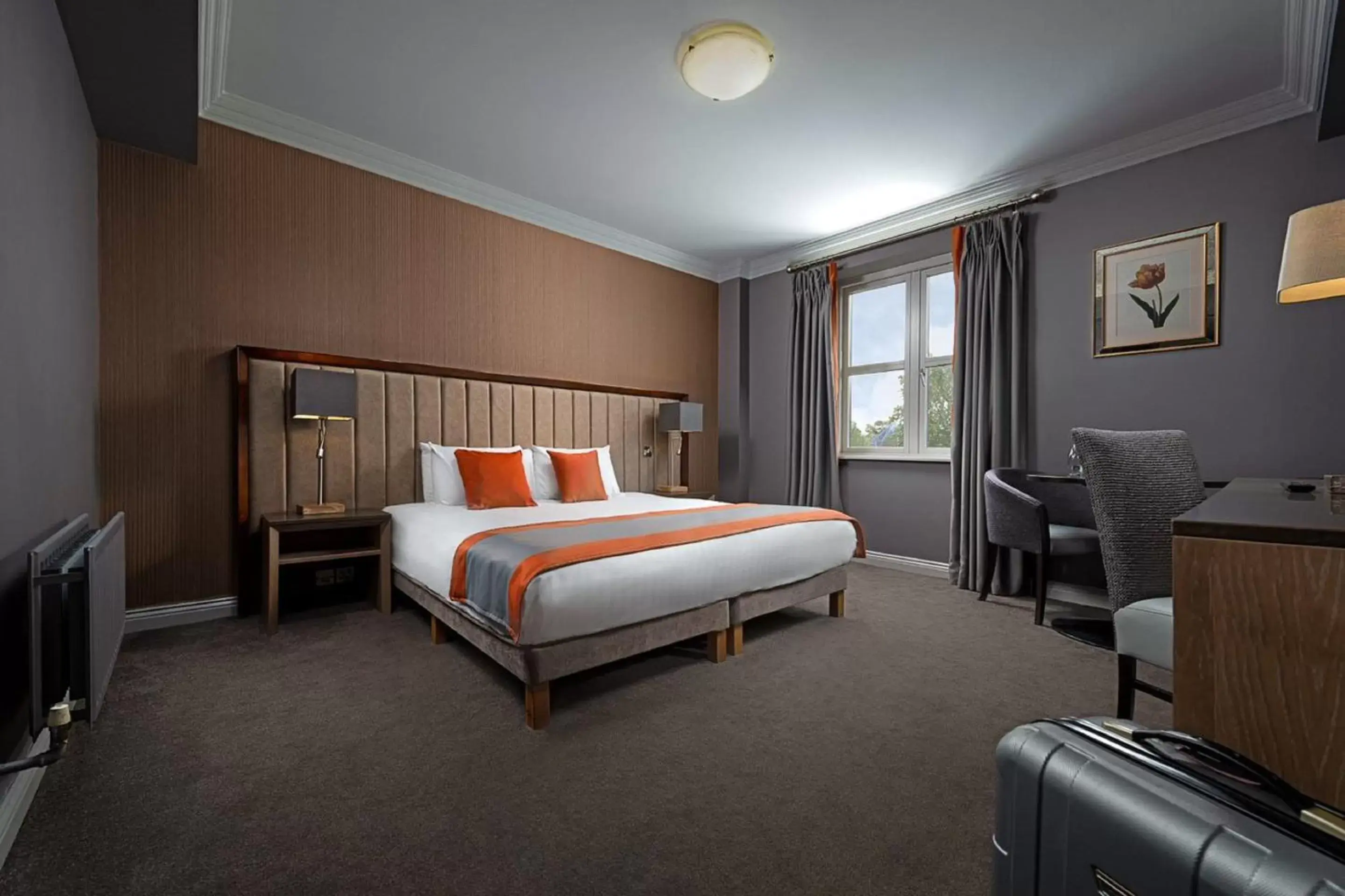Bedroom, Bed in Midlands Park Hotel