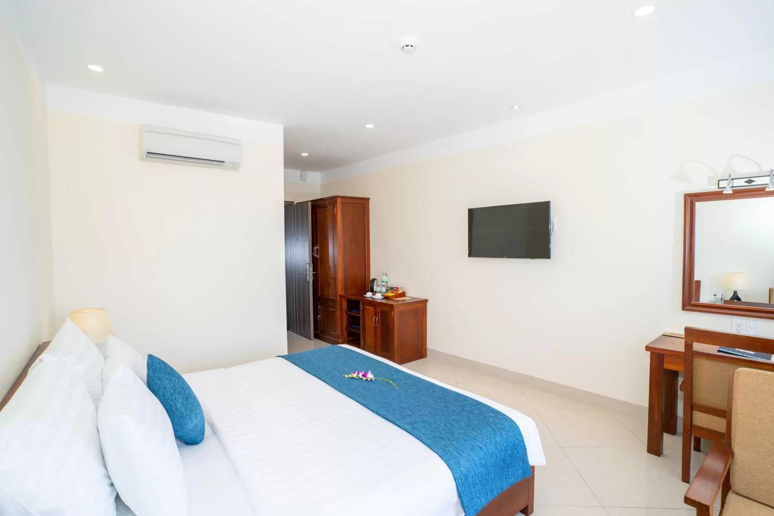 Bedroom, Bed in Navy Hotel Cam Ranh