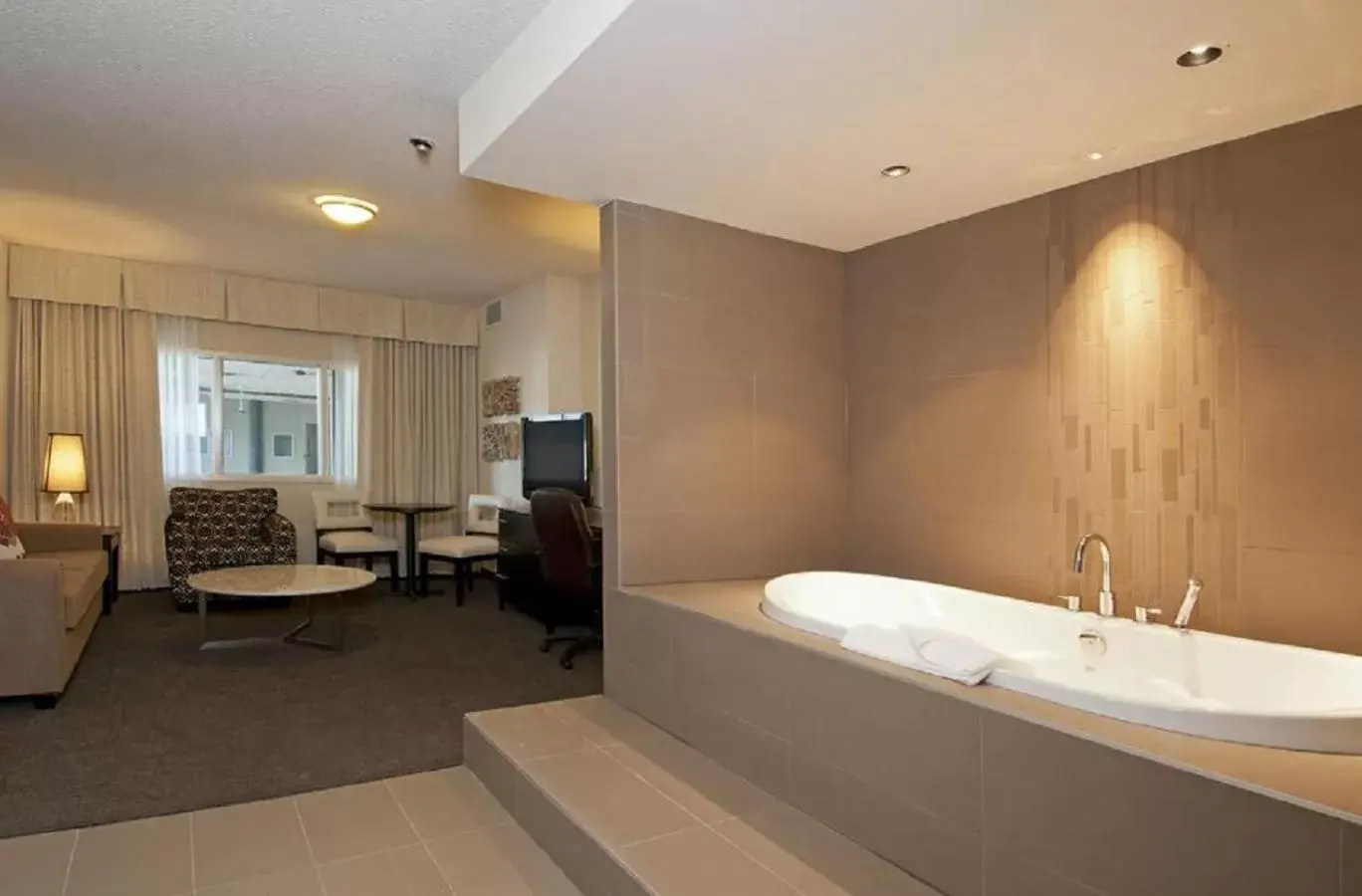 Coast Honeymoon Suite in Coast Kamloops Hotel & Conference Centre