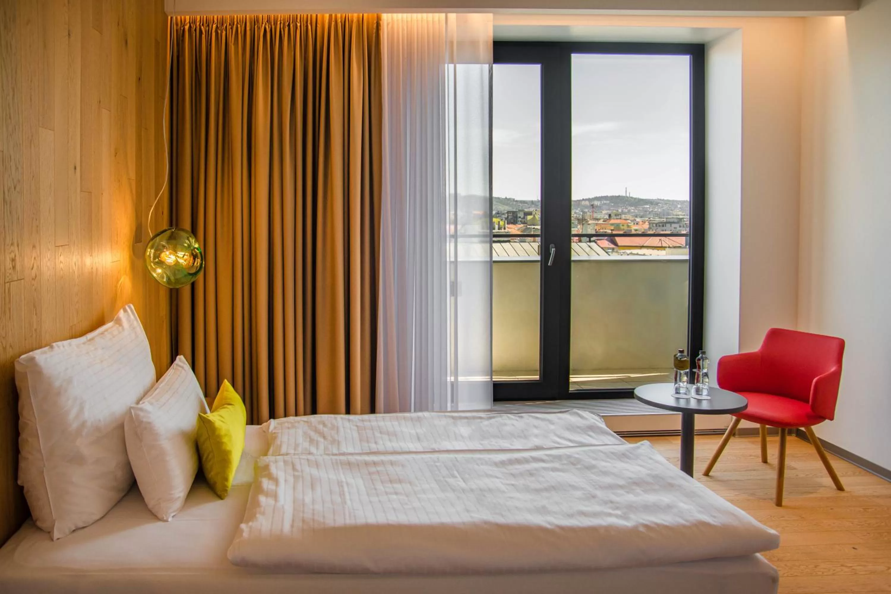 Balcony/Terrace, Bed in Hotel Passage