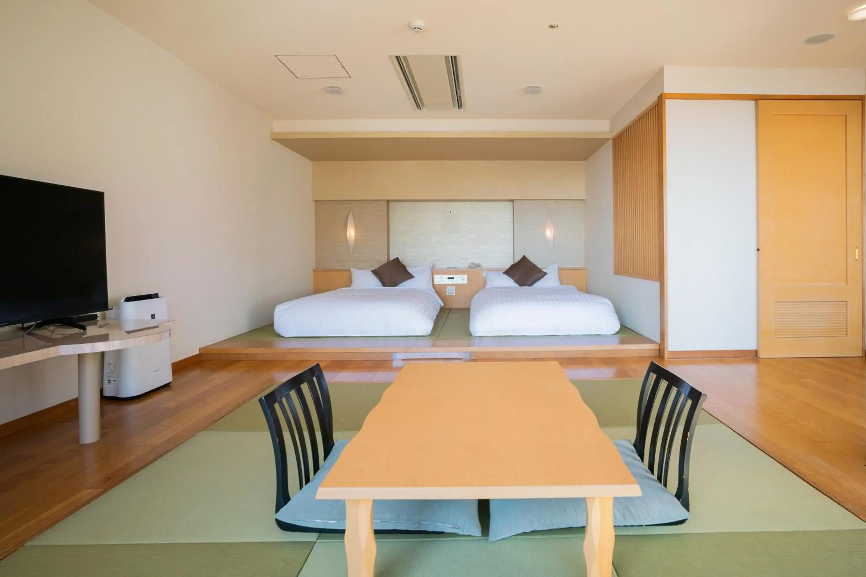 Bed in Kirishima Kokusai Hotel