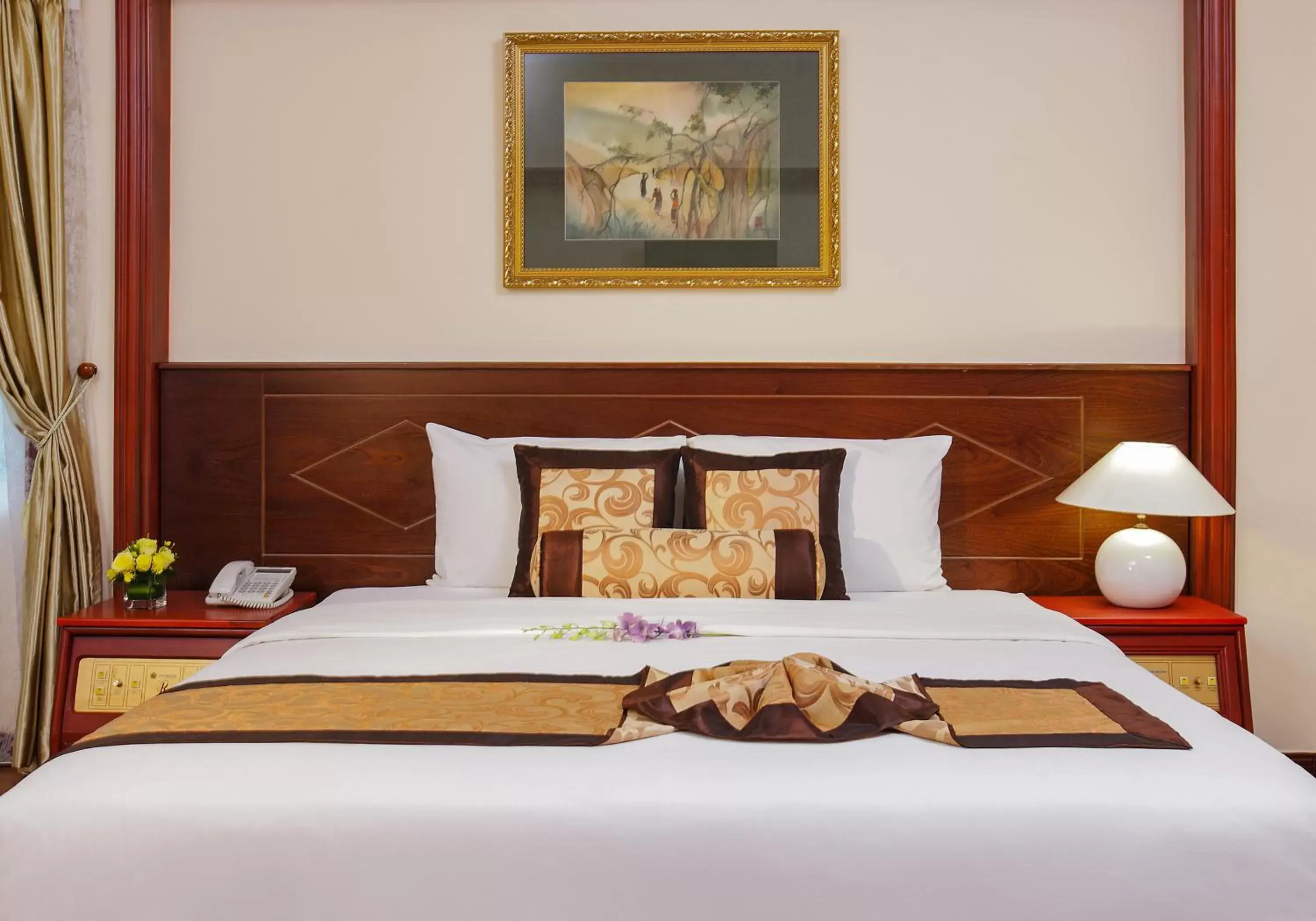 bunk bed, Bed in Royal Hotel Saigon