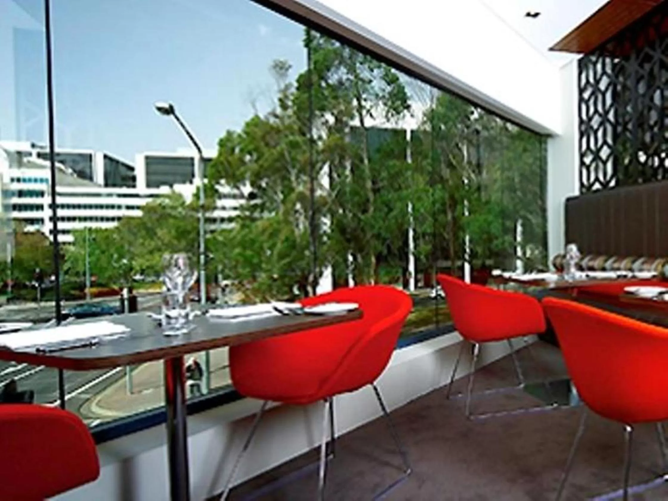Restaurant/places to eat in Novotel Canberra