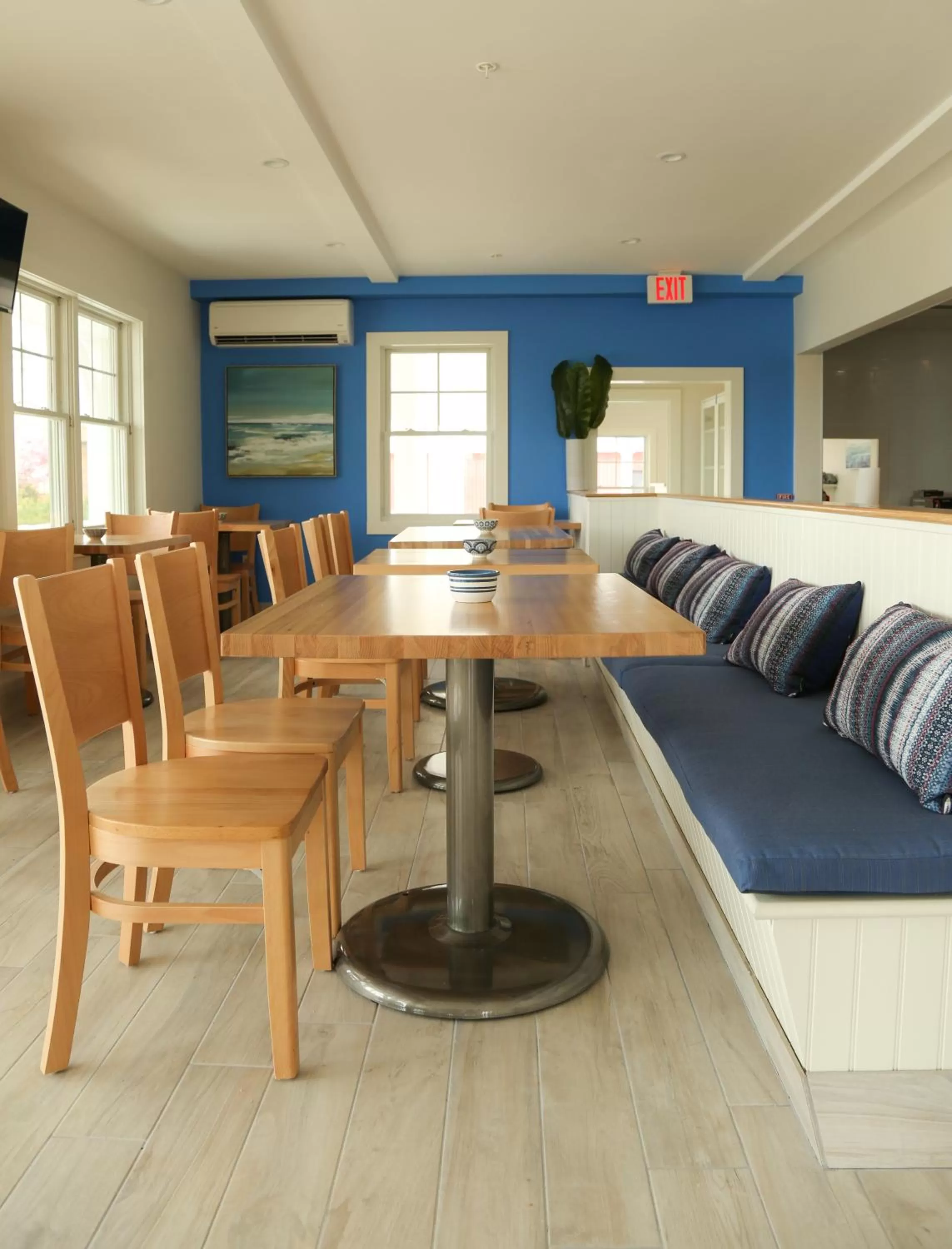 Restaurant/places to eat in The Sea Breeze Inn