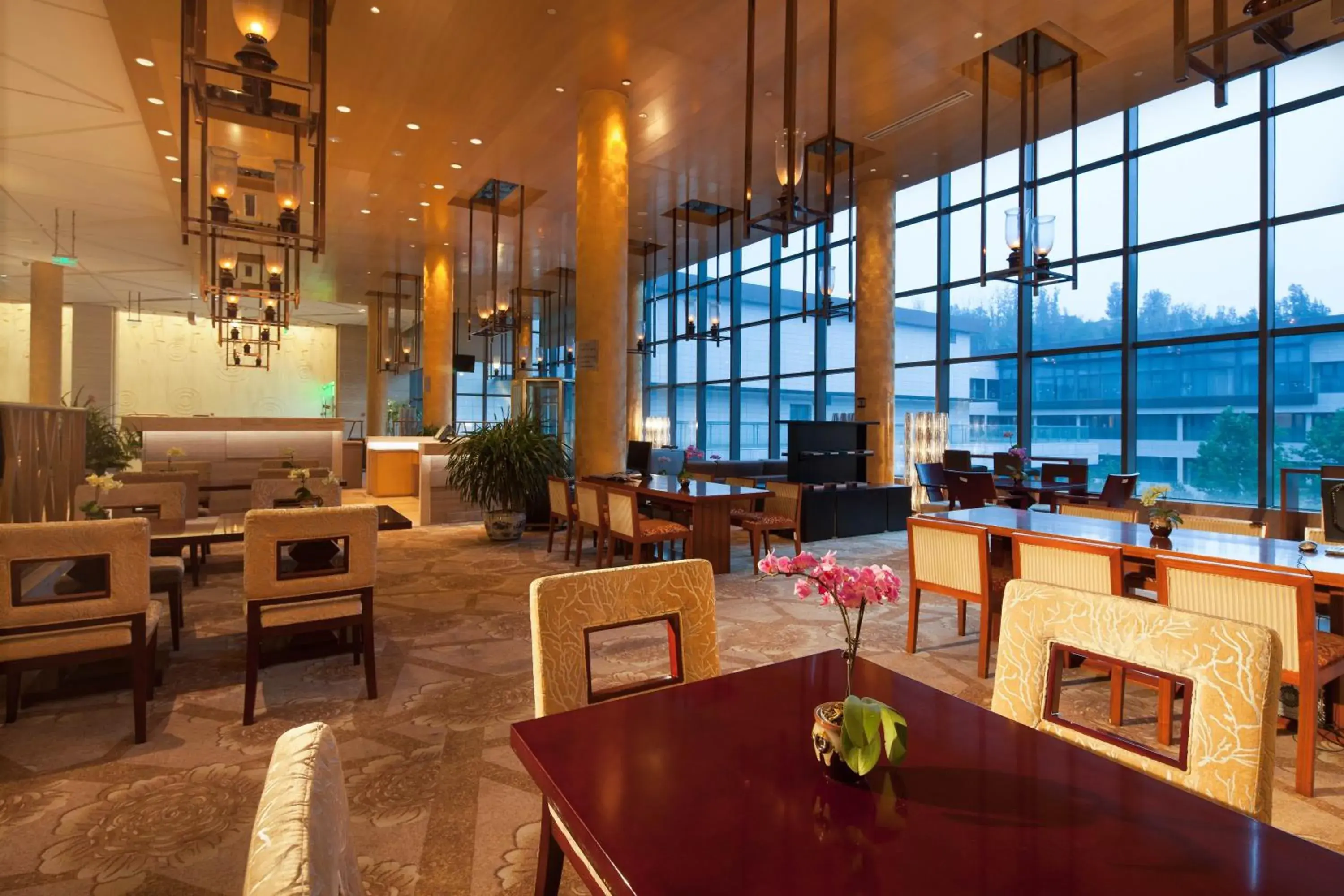 Lounge or bar, Restaurant/Places to Eat in Holiday Inn Beijing Shijingshan Parkview, an IHG Hotel