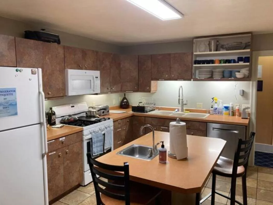 Kitchen or kitchenette, Kitchen/Kitchenette in Goldsmith's River Front Inn