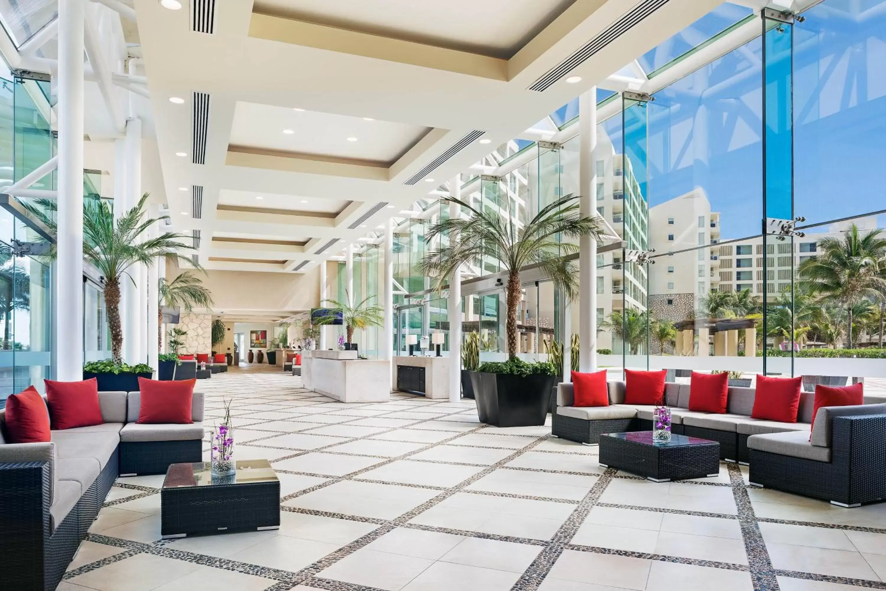 Lobby or reception in The Westin Lagunamar Ocean Resort Villas & Spa Cancun