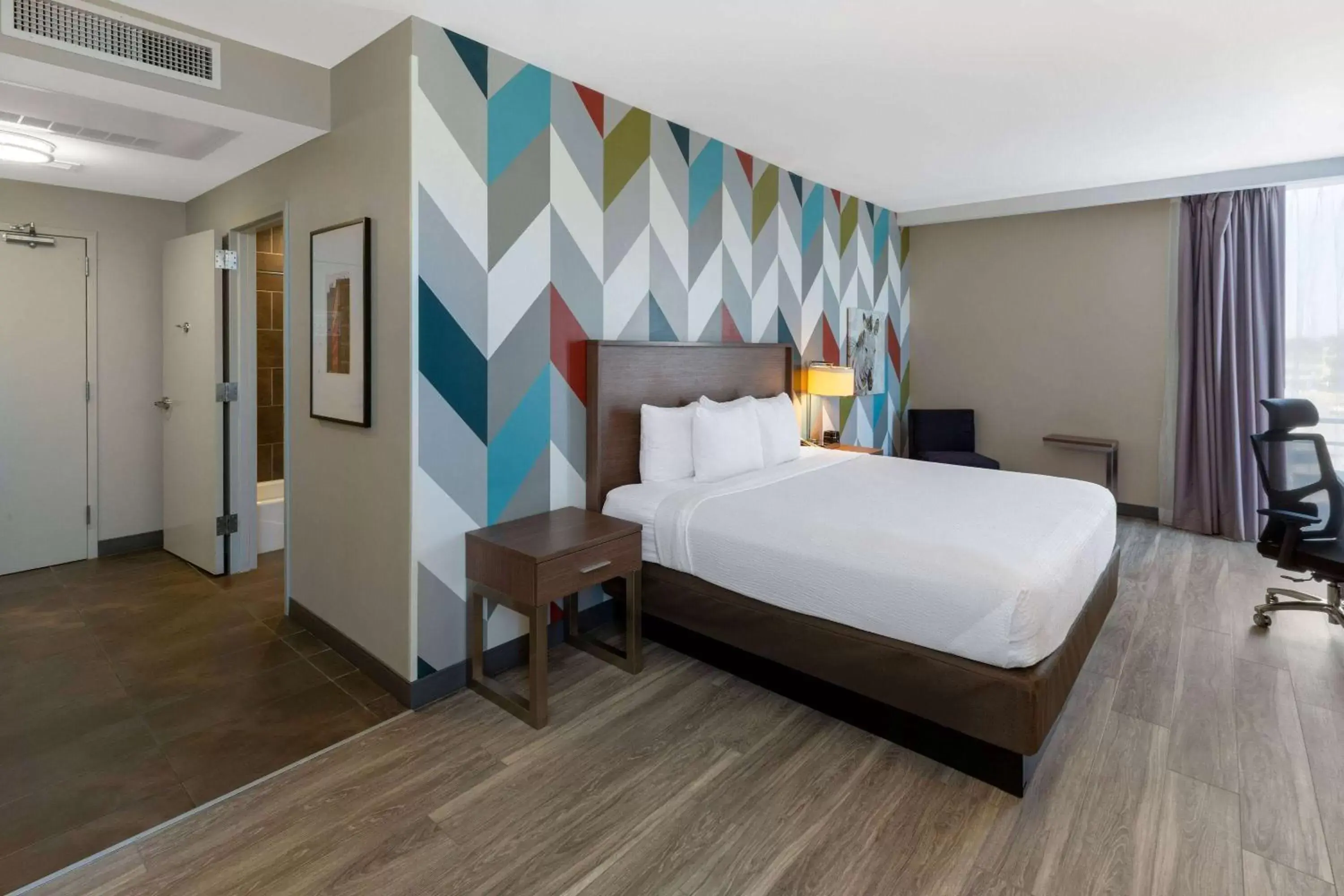 Photo of the whole room, Bed in La Quinta Inn & Suites by Wyndham Tulsa Downtown - Route 66