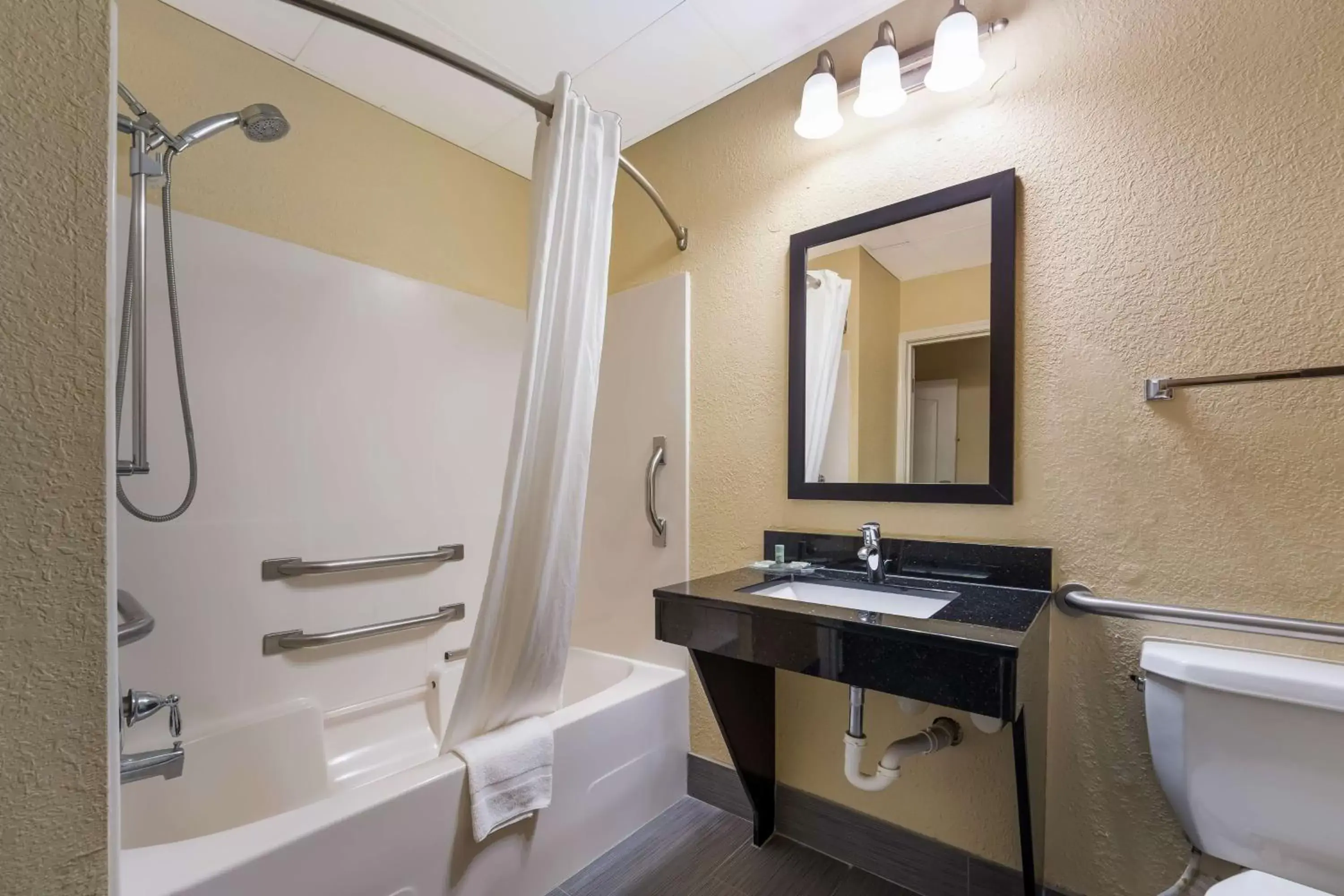 Bathroom in Best Western Bradbury Inn & Suites