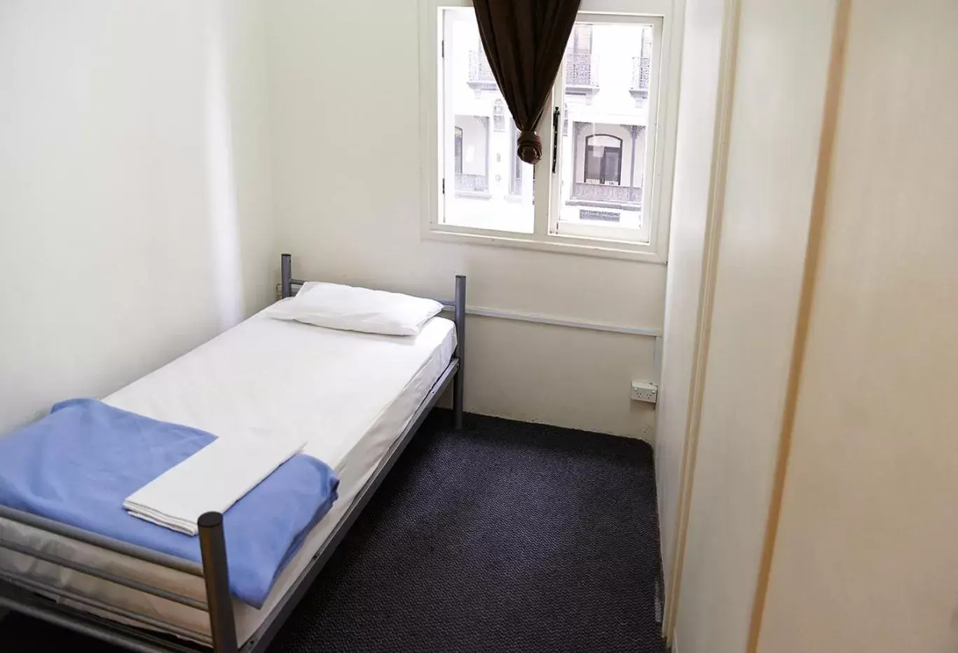 Bedroom, Bed in Maze Backpackers - Sydney Bedroom, Bed in Maze Backpackers - Sydney