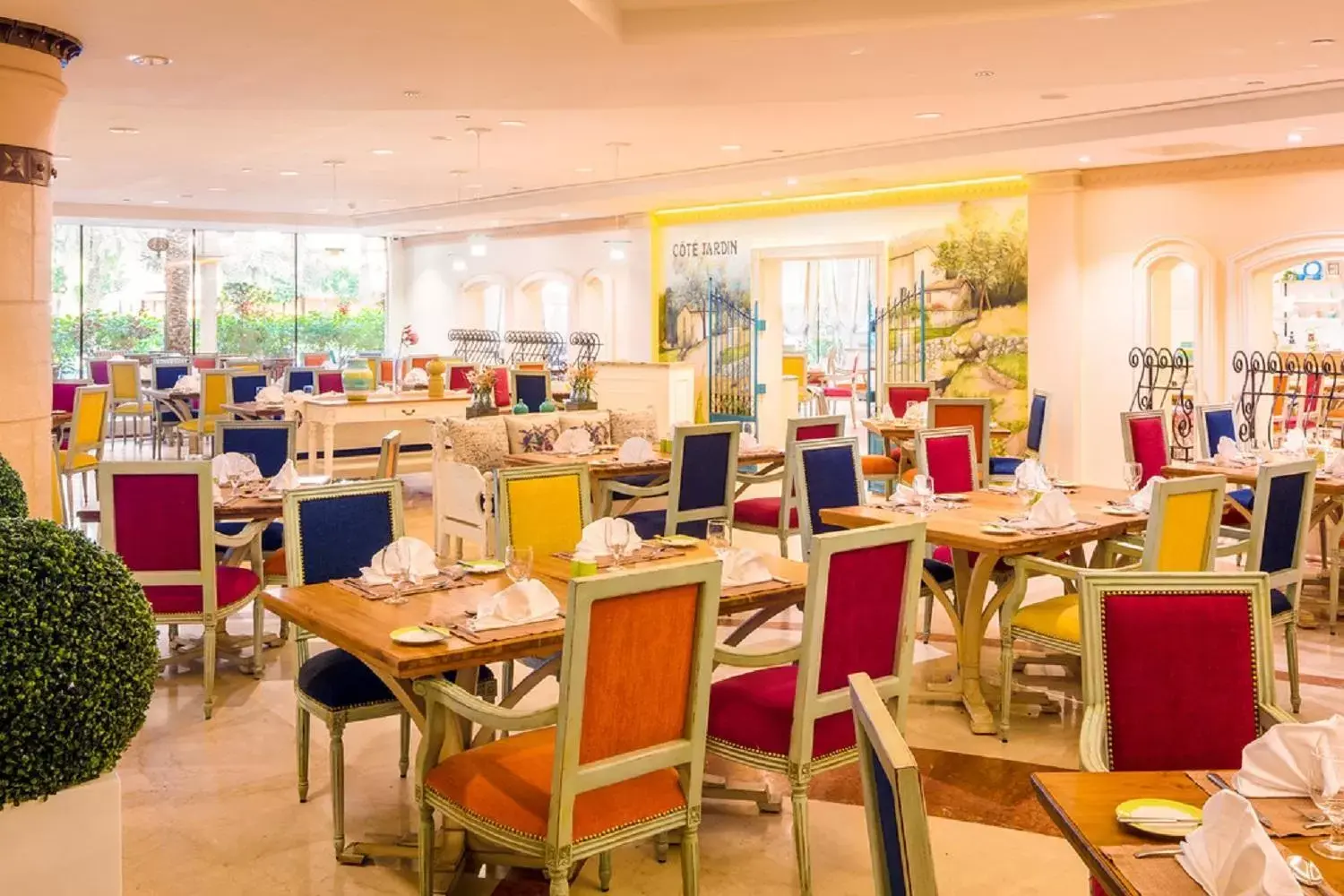 Restaurant/Places to Eat in Coral Beach Resort Sharjah