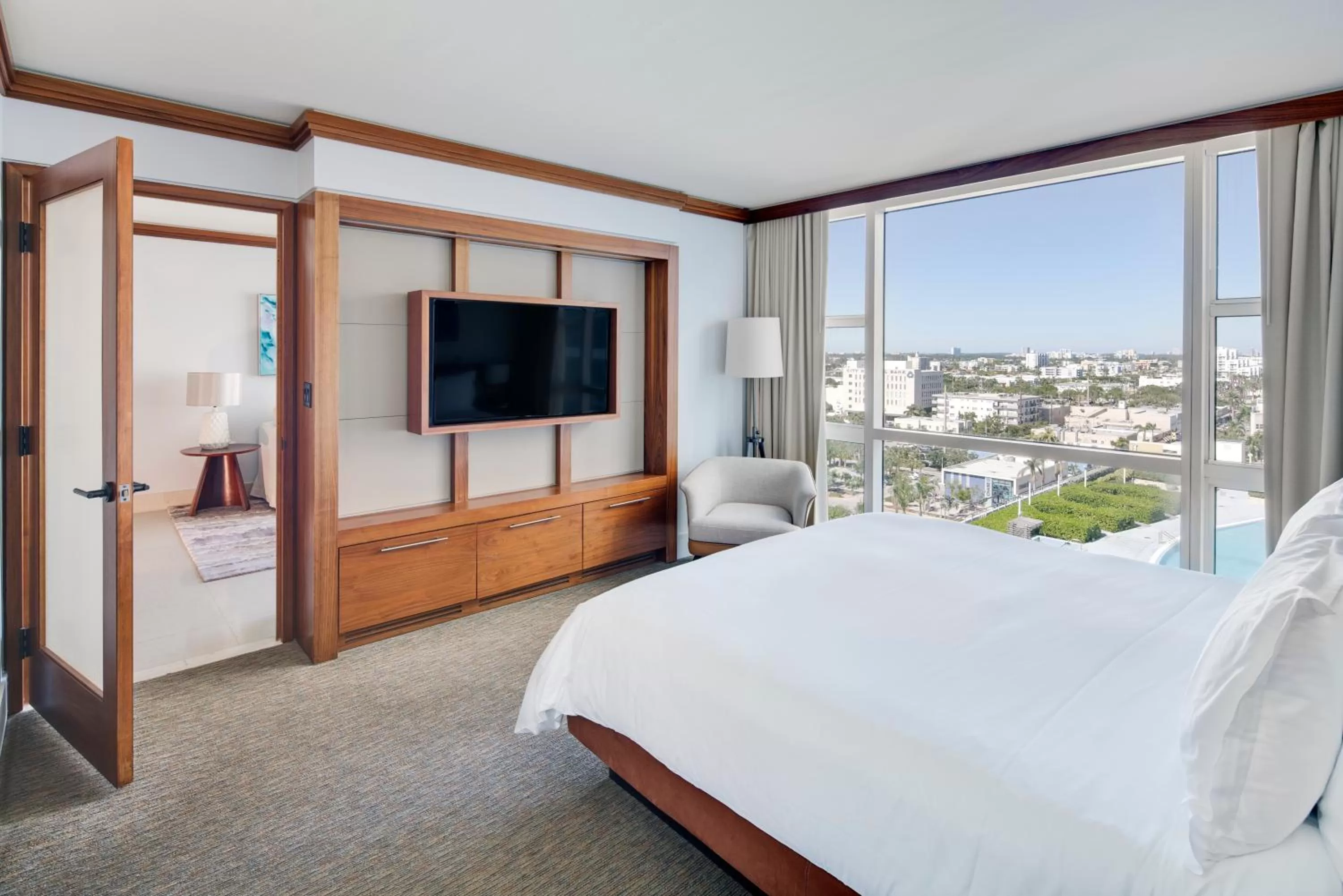 City view, Bed in Carillon Miami Wellness Resort