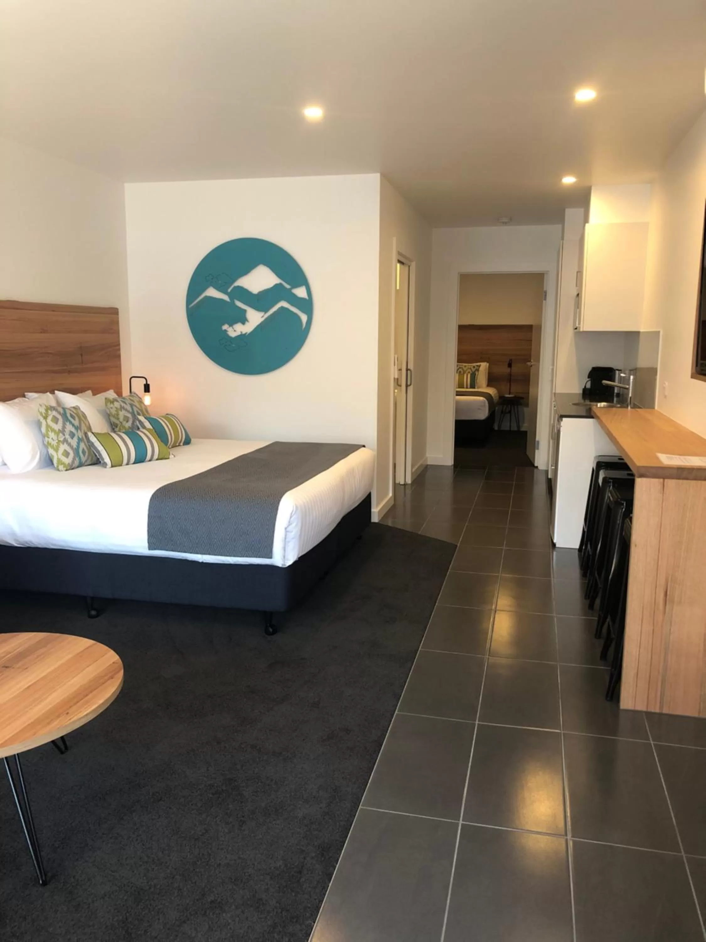 Photo of the whole room, Bed in Bright Colonial Motel