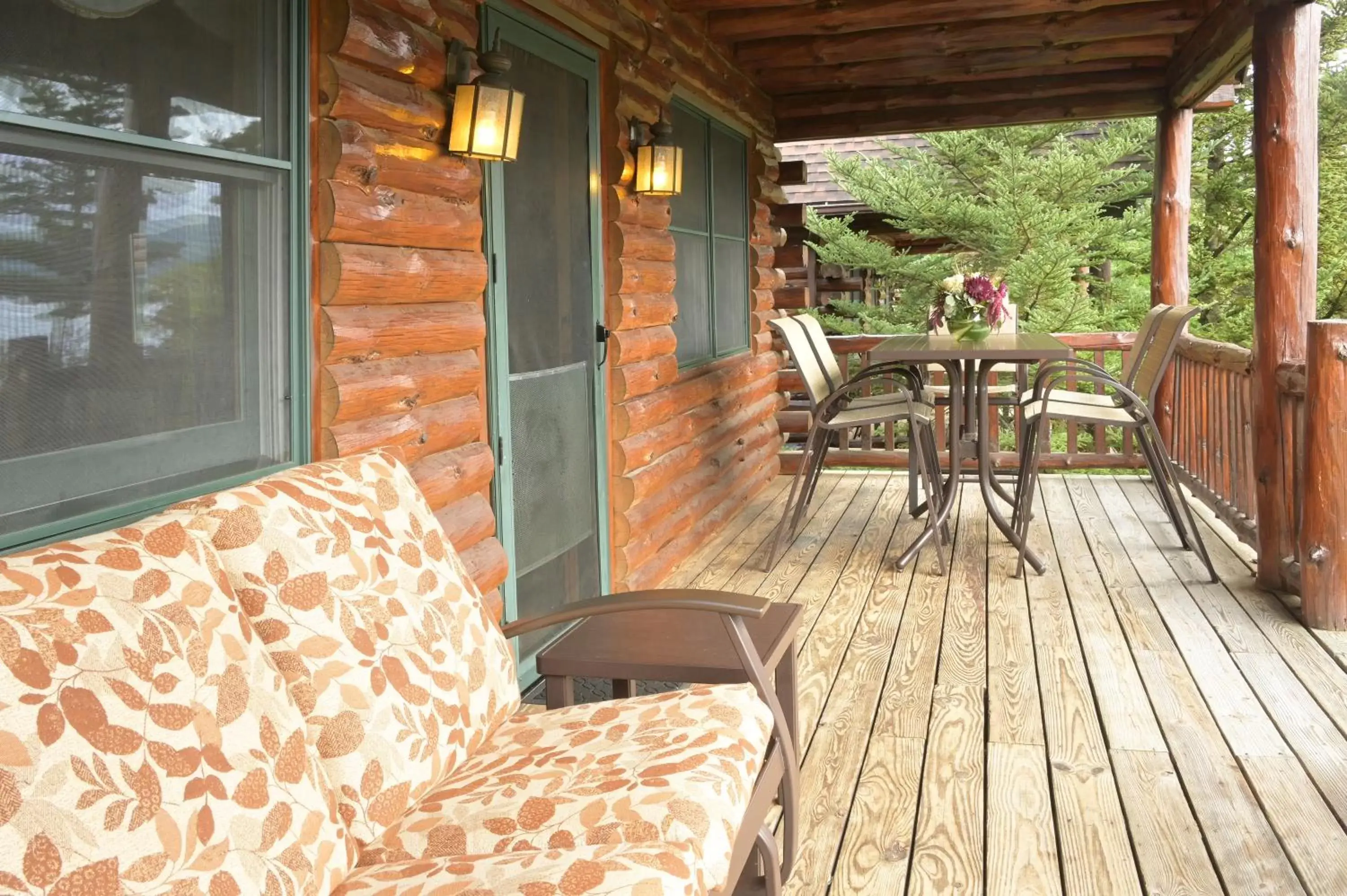 Balcony/Terrace, Seating Area in The Lodges at Cresthaven