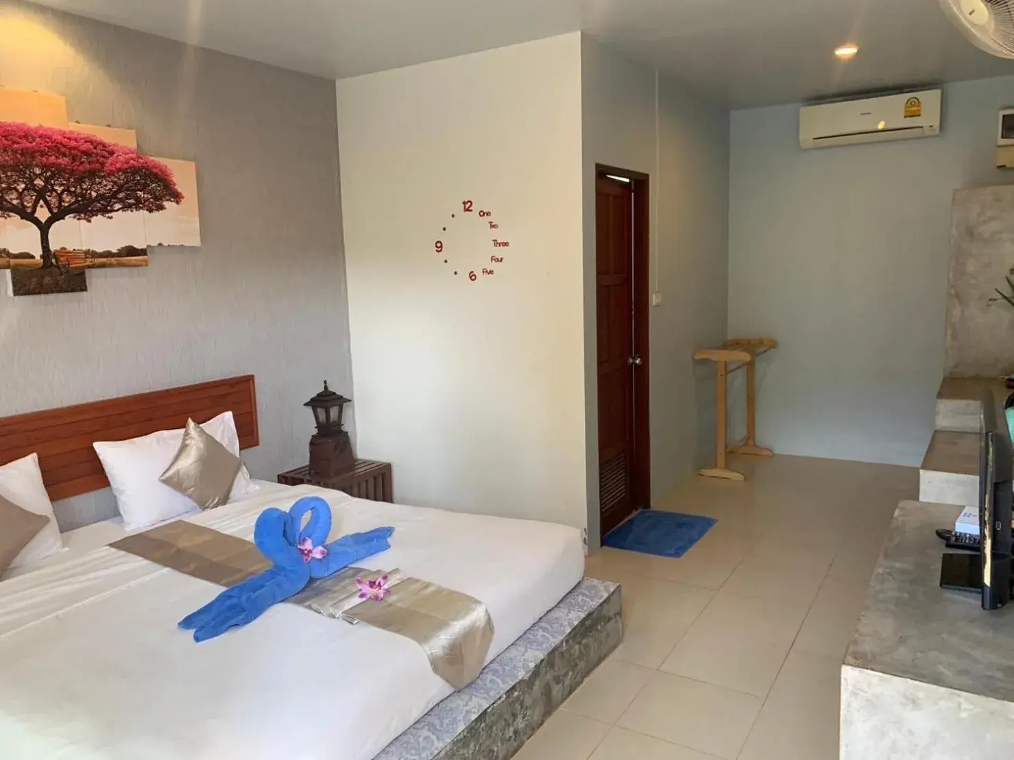 Property building, Bed in Andawa Lanta Resort