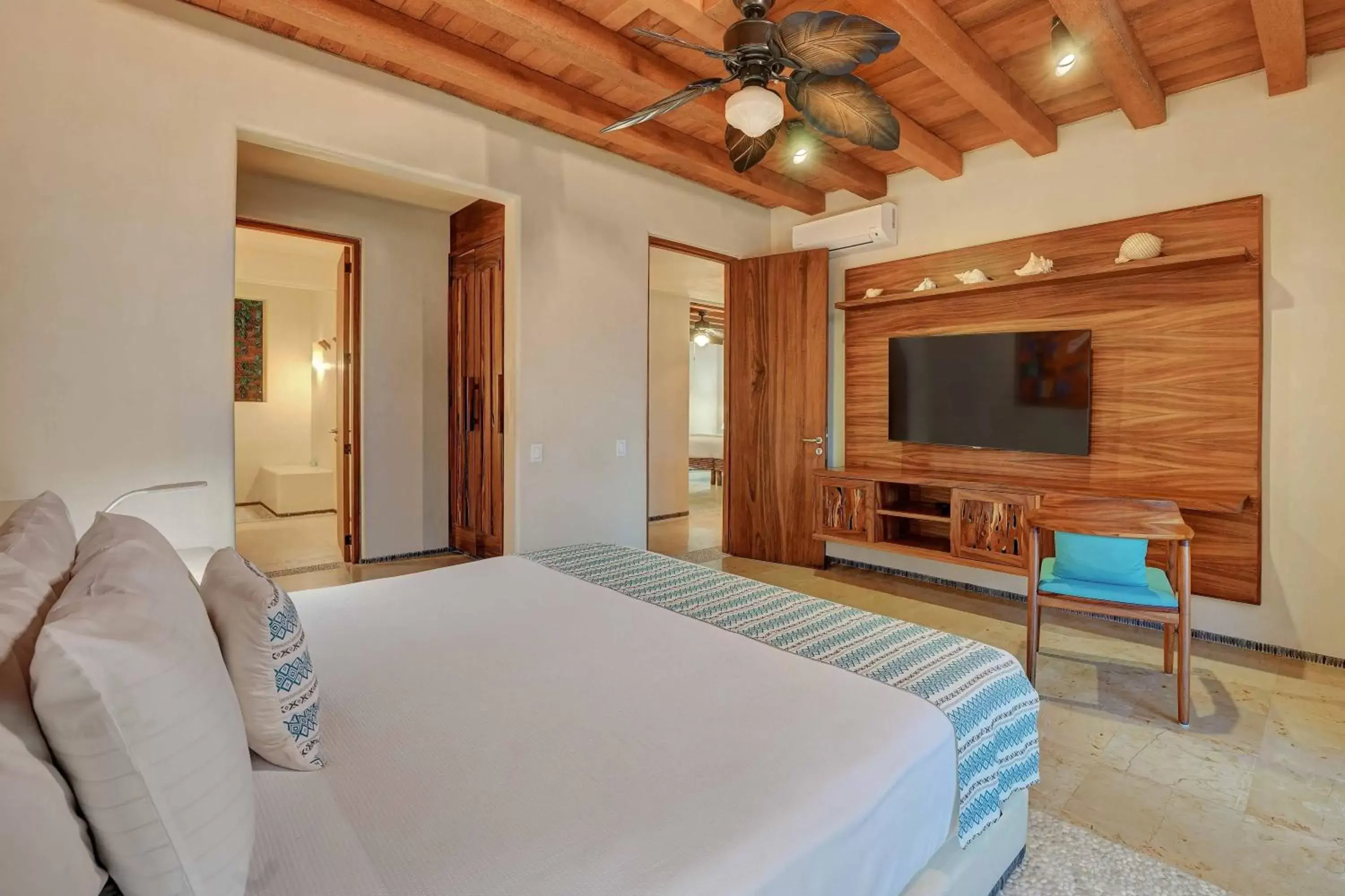 TV and multimedia, Bed in Las Palmas Luxury Villas