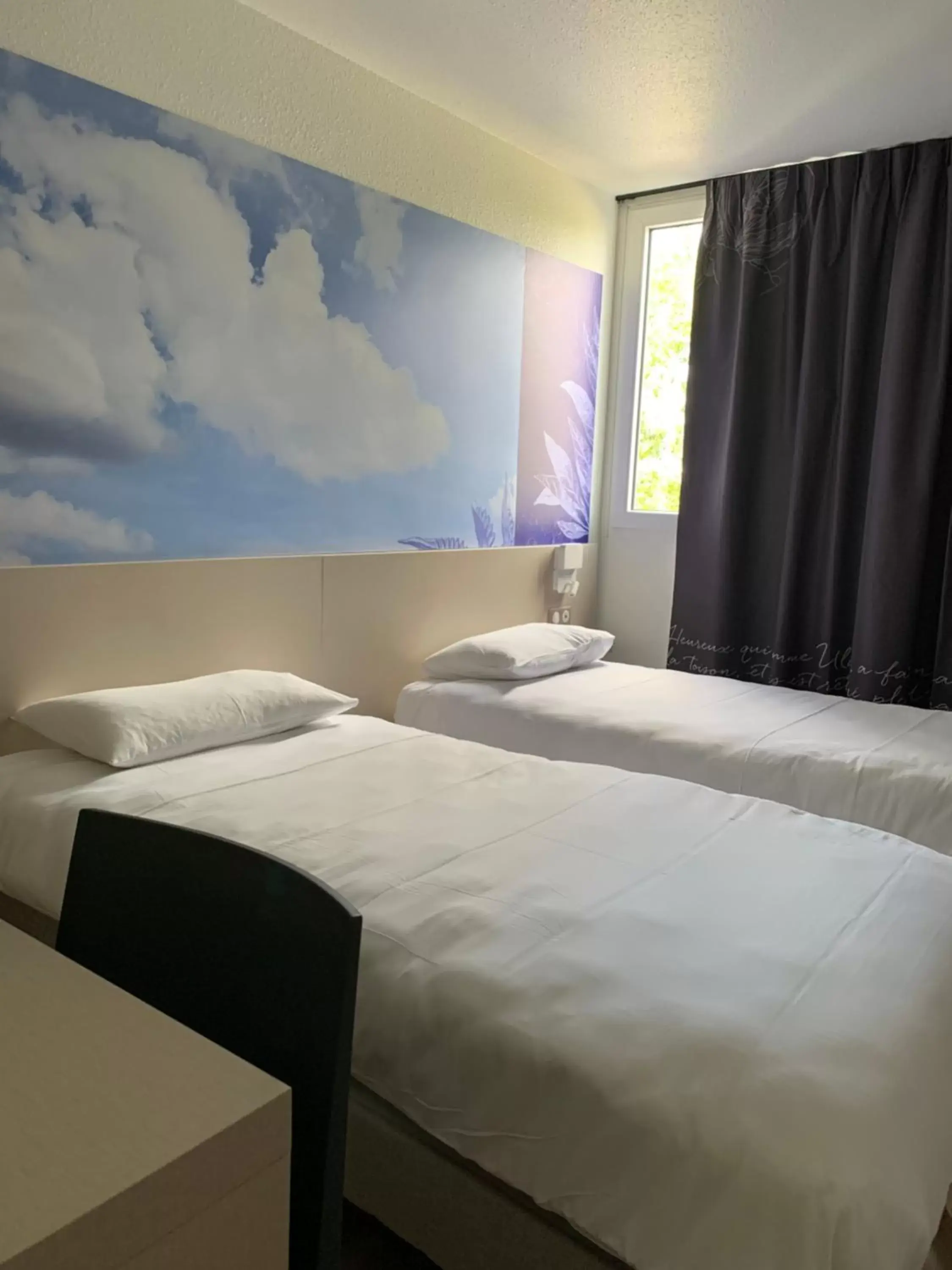 Photo of the whole room, Bed in Kyriad Direct - Bourg les Valence