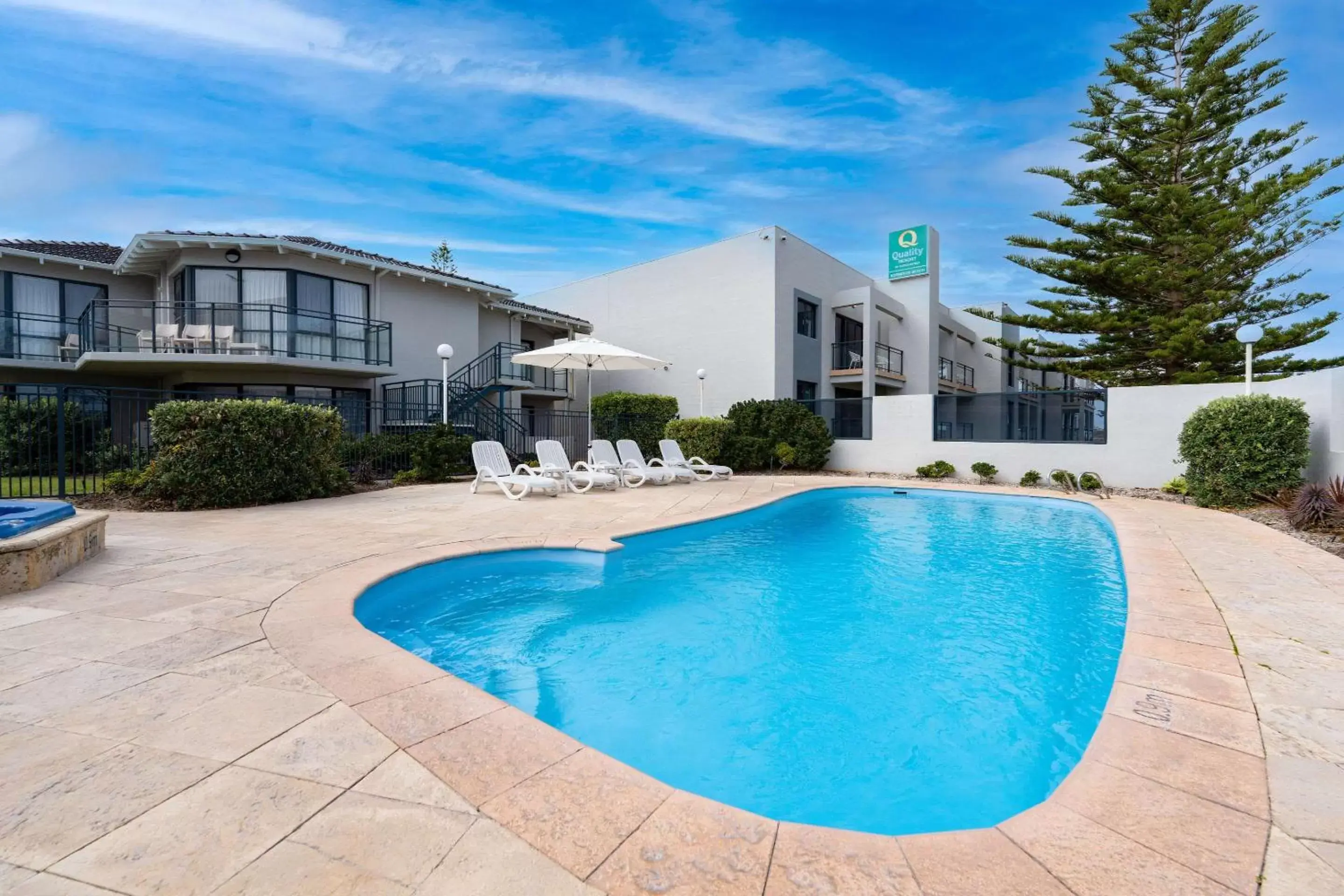 Swimming pool, Property Building in Quality Resort Sorrento Beach