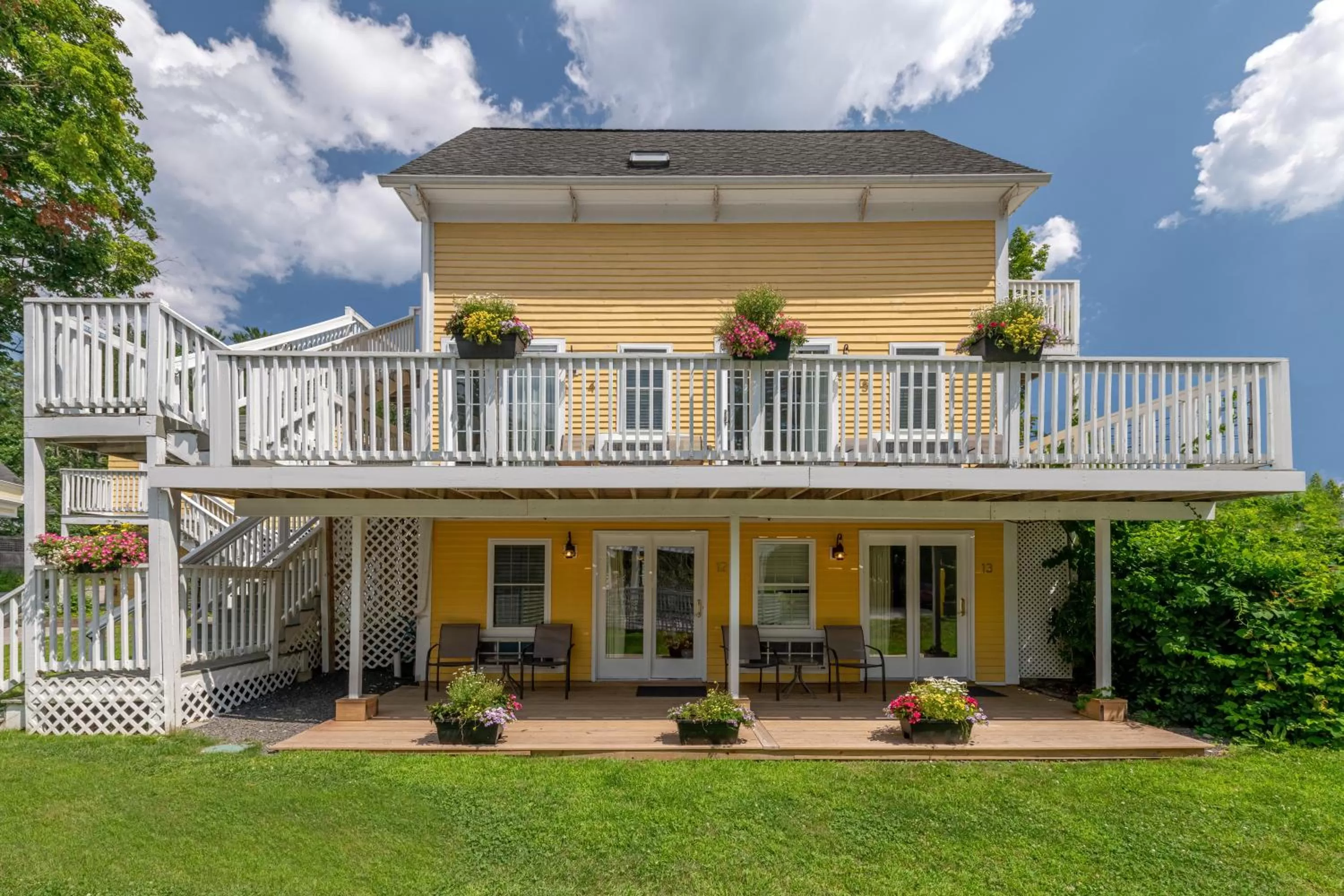 Property Building in Admiral's Inn Resort