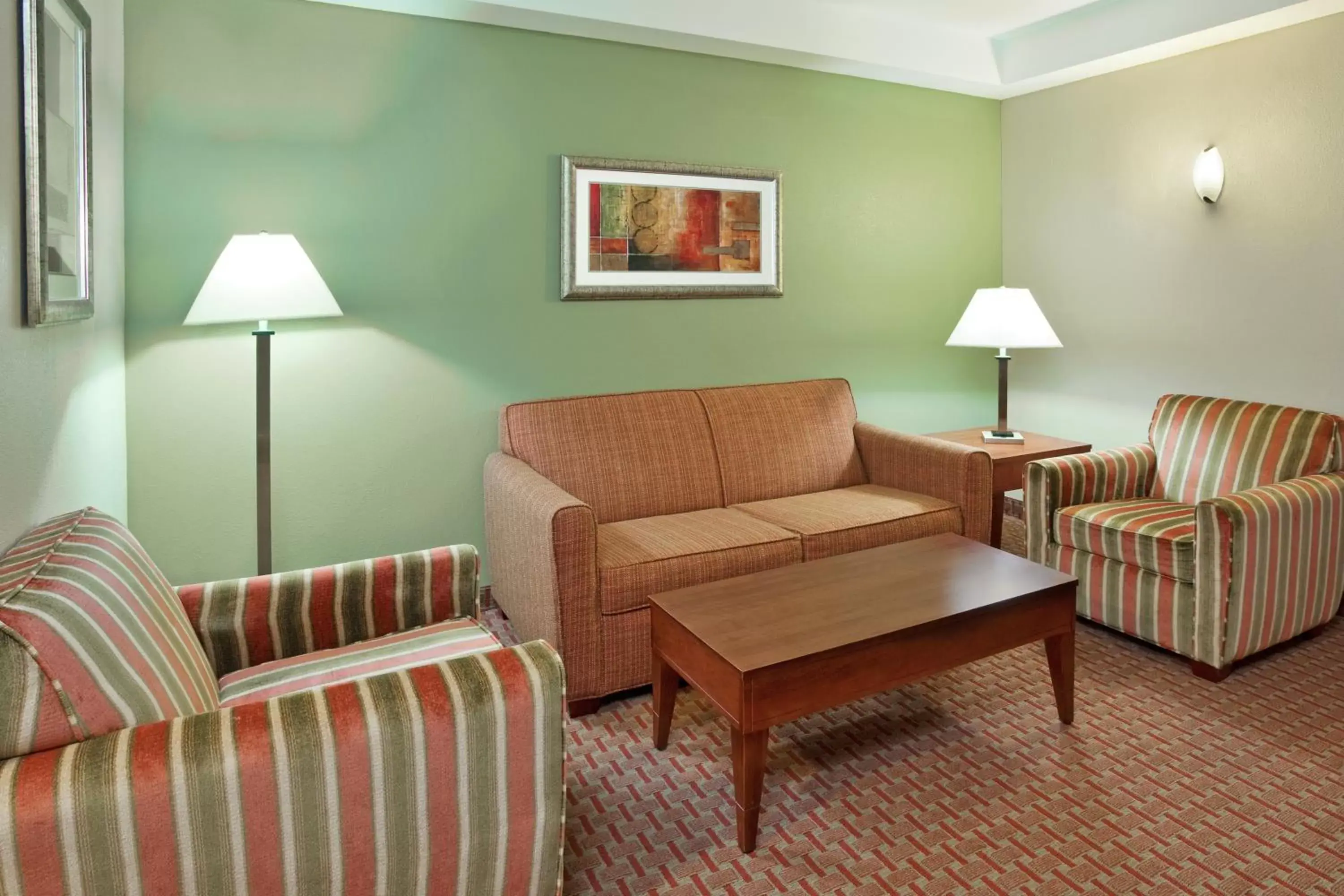 Photo of the whole room, Seating Area in Holiday Inn Express & Suites Niagara Falls, an IHG Hotel