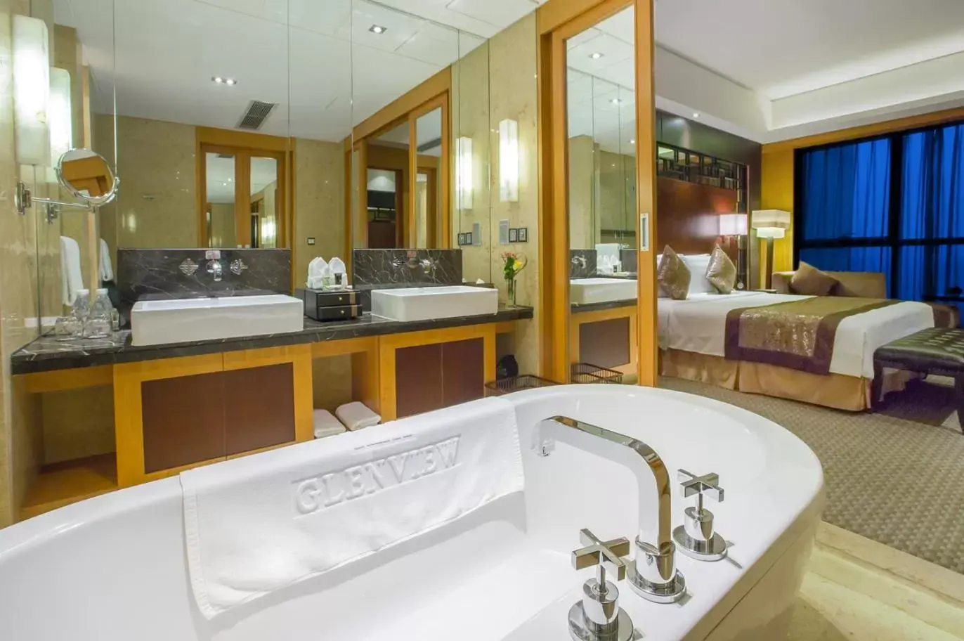 Bathroom, Bed in Glenview ITC Plaza Chongqing Bathroom, Bed in Glenview ITC Plaza Chongqing