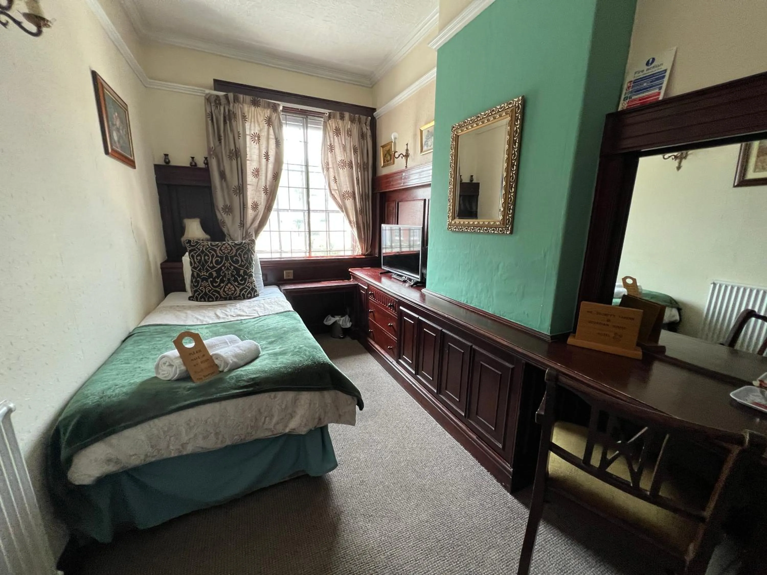 Bed in Georgian House Hotel