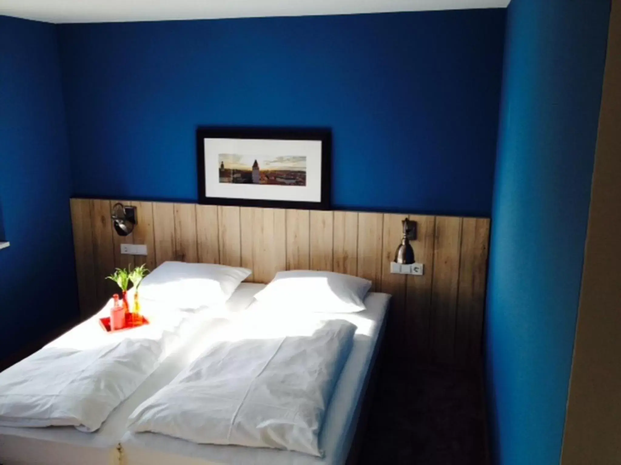 Photo of the whole room, Bed in Dock1