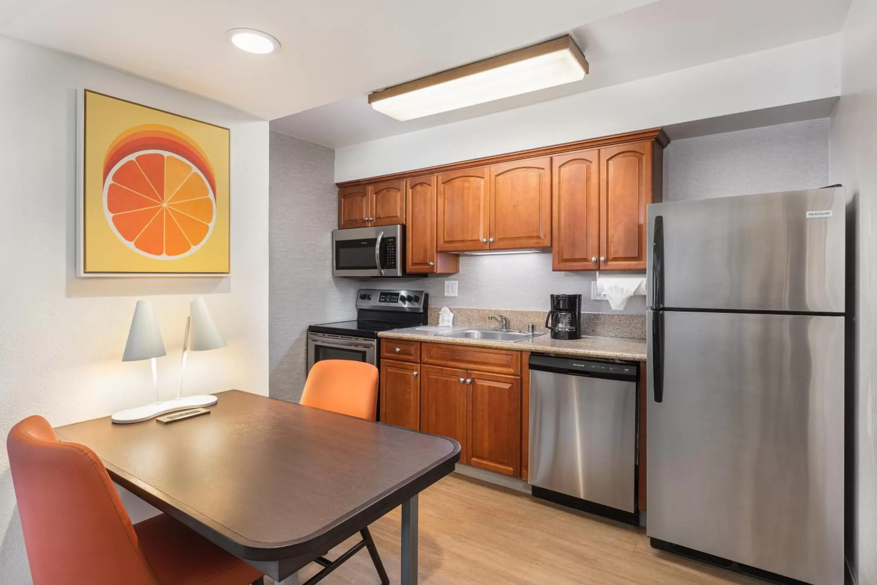 Kitchen or kitchenette, Kitchen/Kitchenette in Clementine Hotel & Suites Anaheim