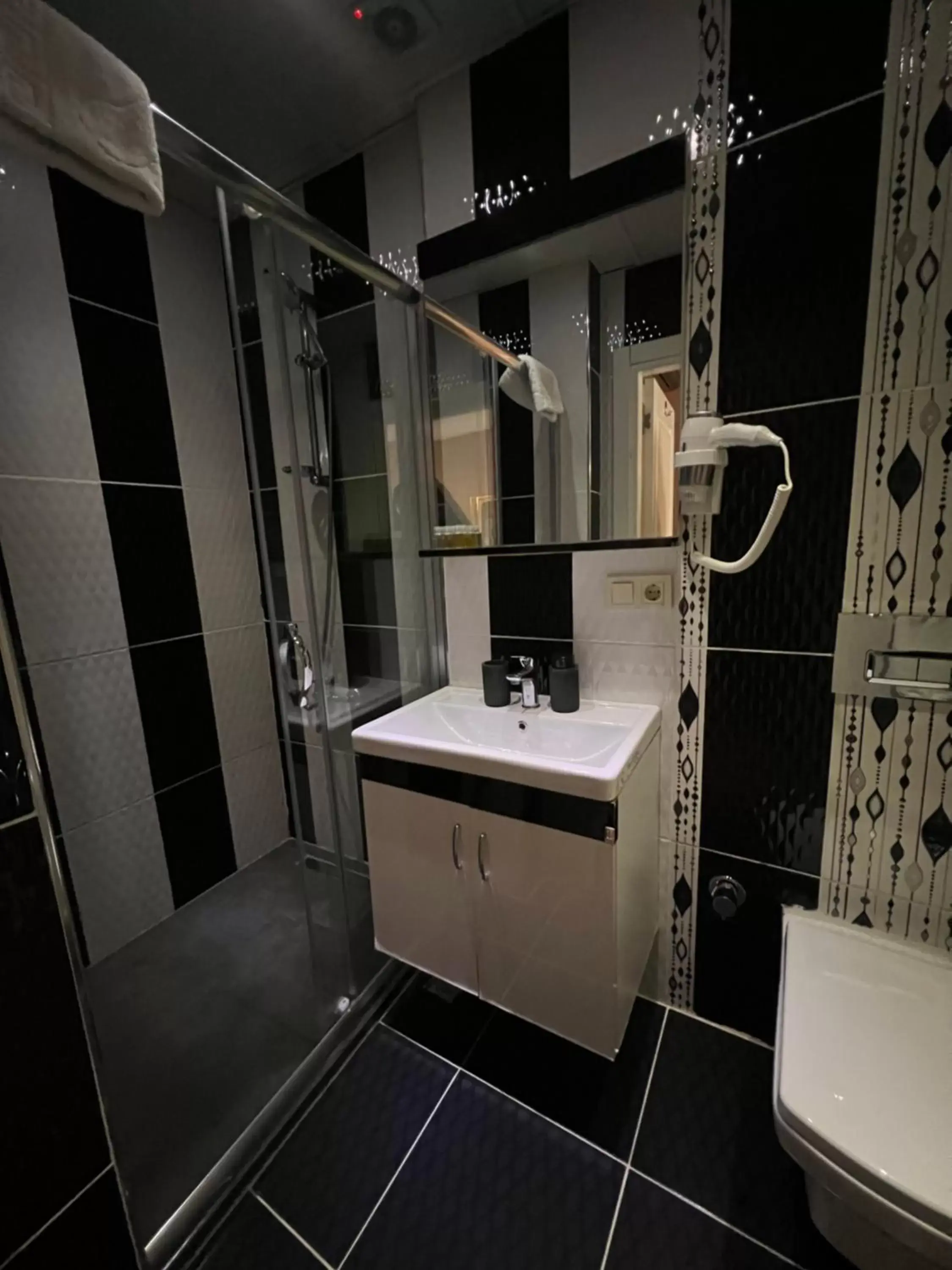 Bathroom in Zendy Suite Hotel