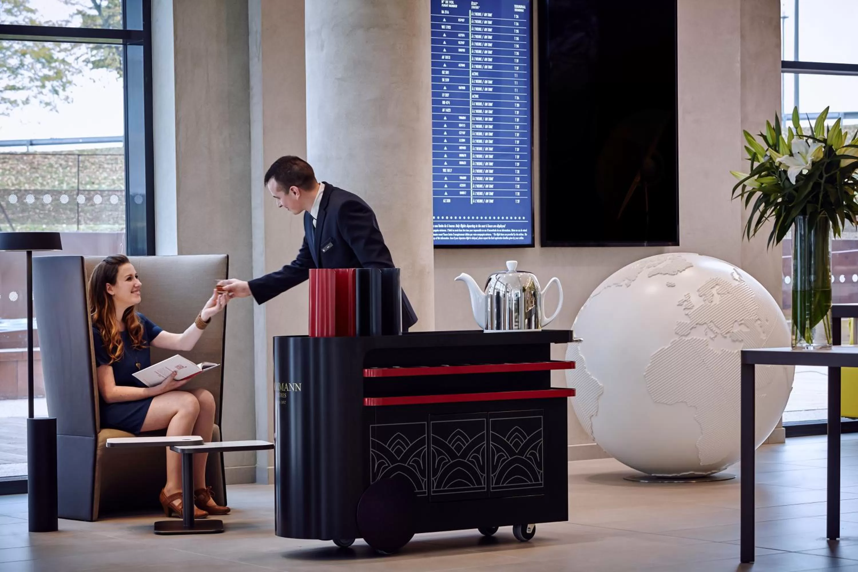 Lobby or reception in Pullman Paris Roissy Cdg Airport