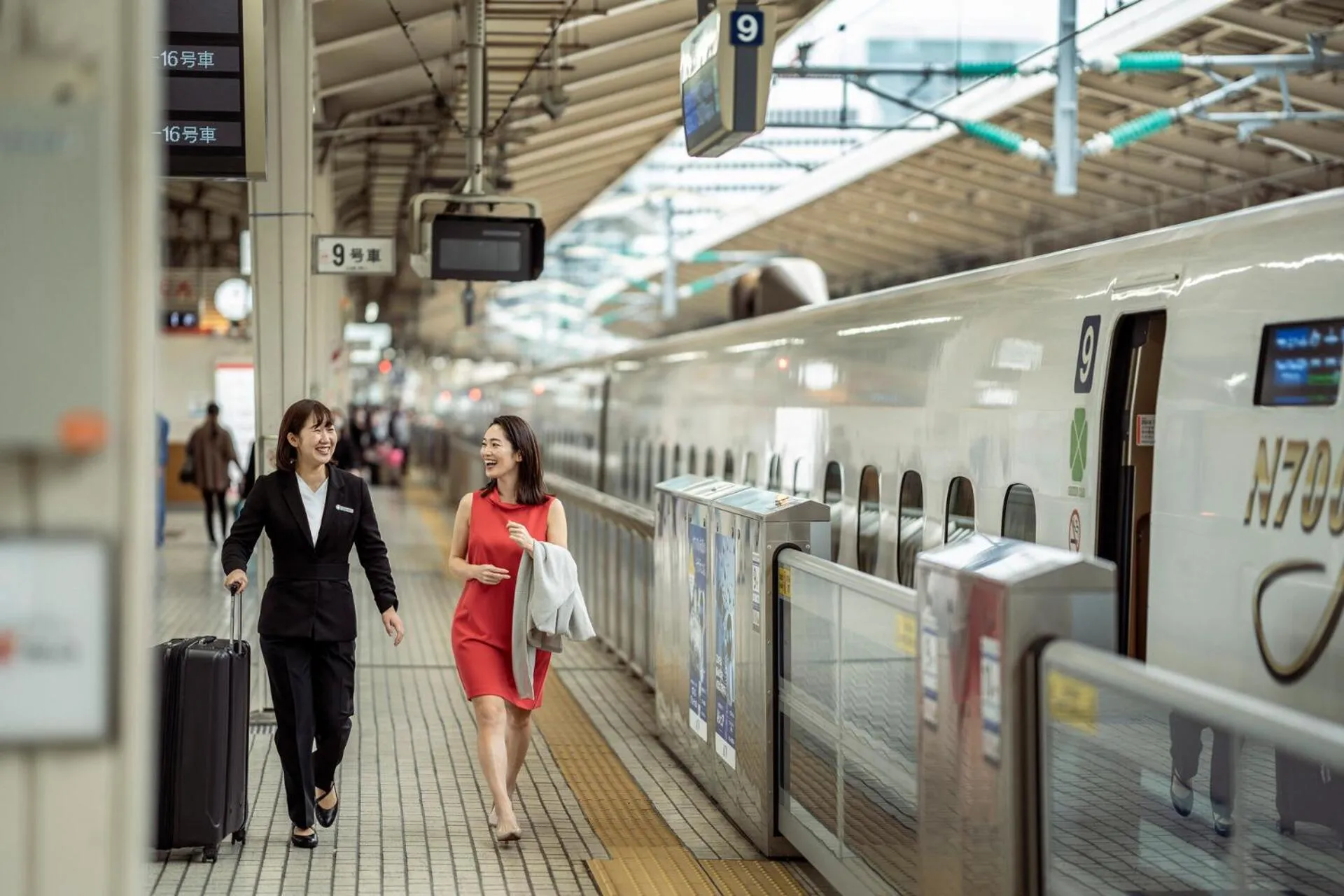 People in Four Seasons Hotel Tokyo at Marunouchi