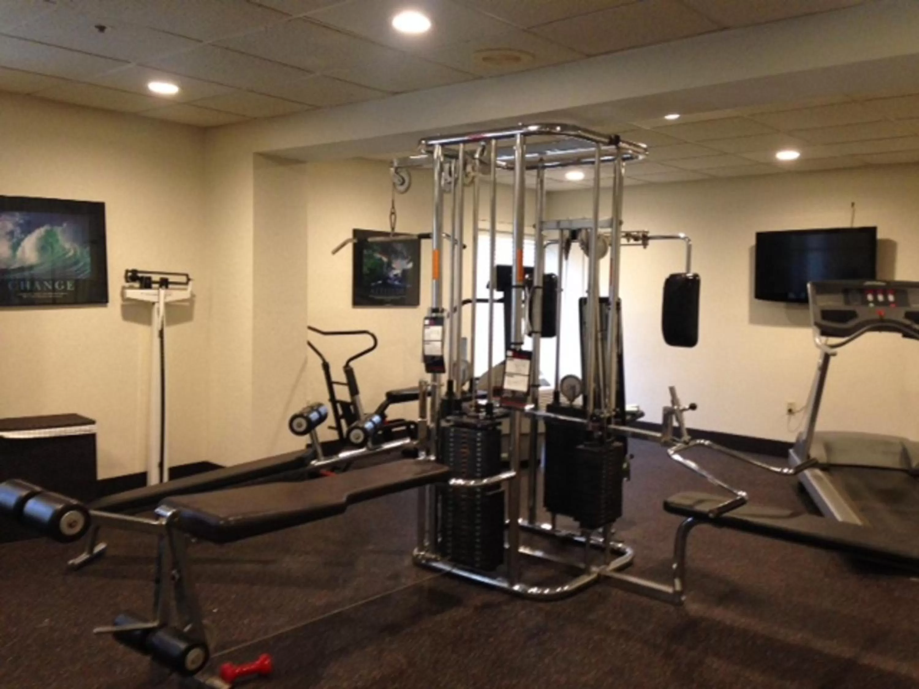Fitness centre/facilities in Days Inn by Wyndham Englewood Dayton Airport