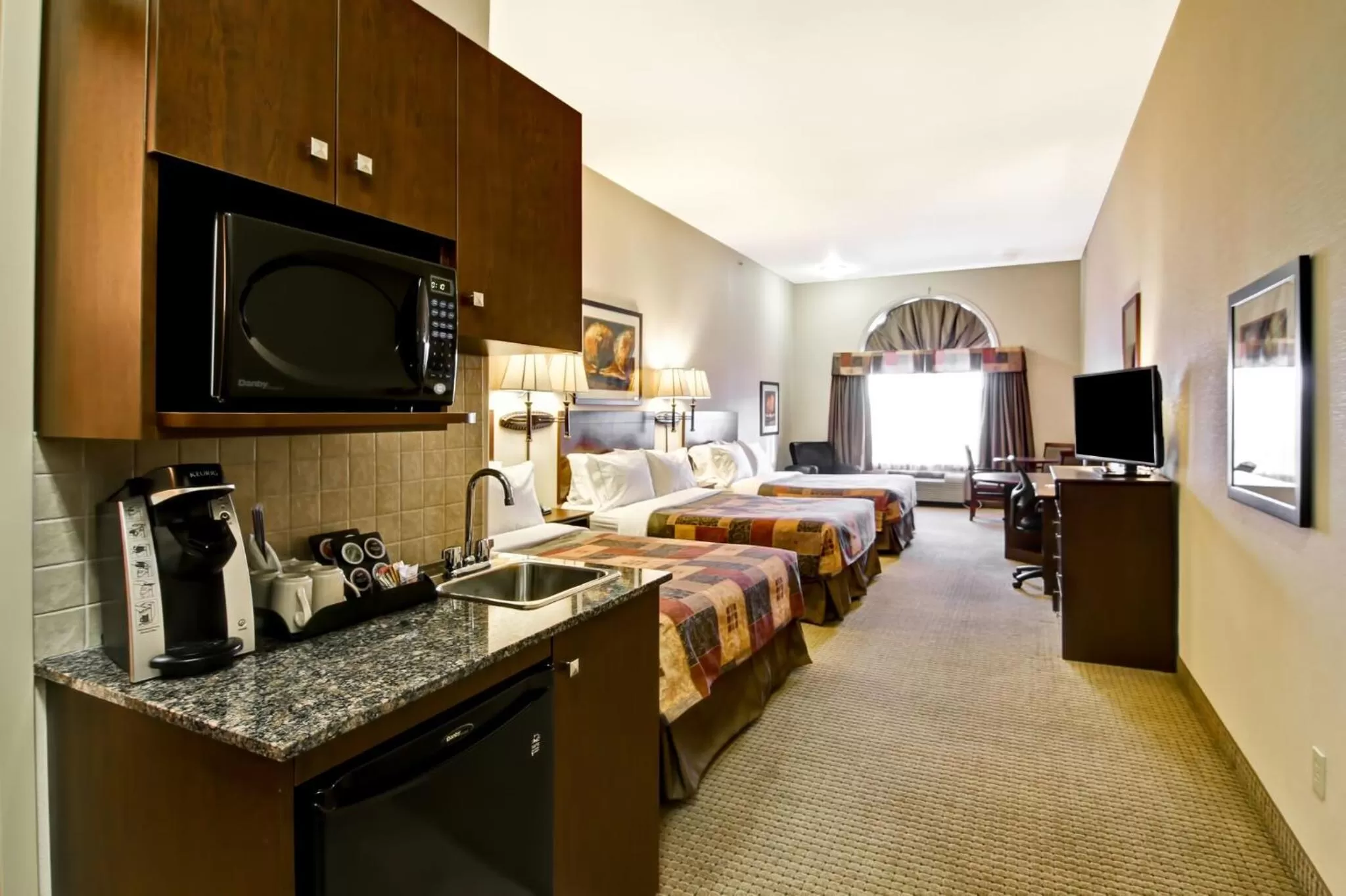 Photo of the whole room in Canalta Camrose