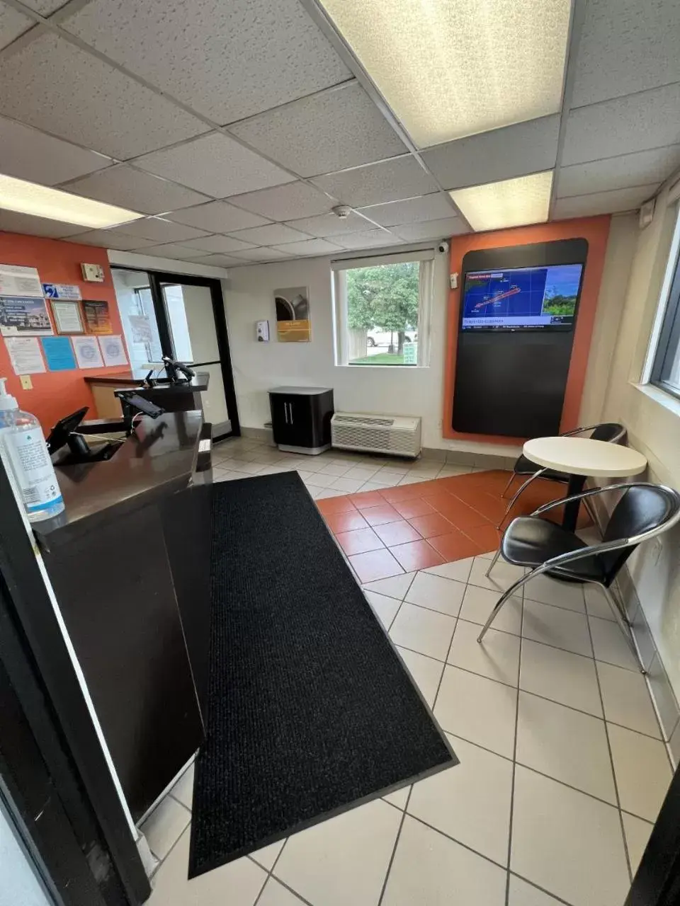 Lobby or reception in Motel 6-Council Bluffs, IA - Omaha East