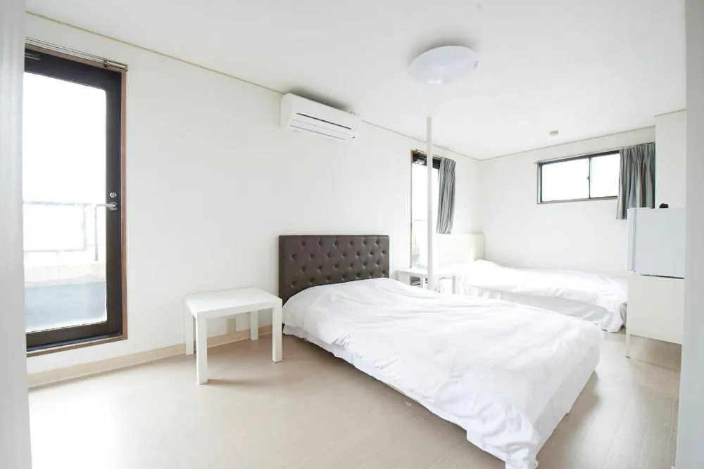 Photo of the whole room in Hotel Empire in Shinjuku