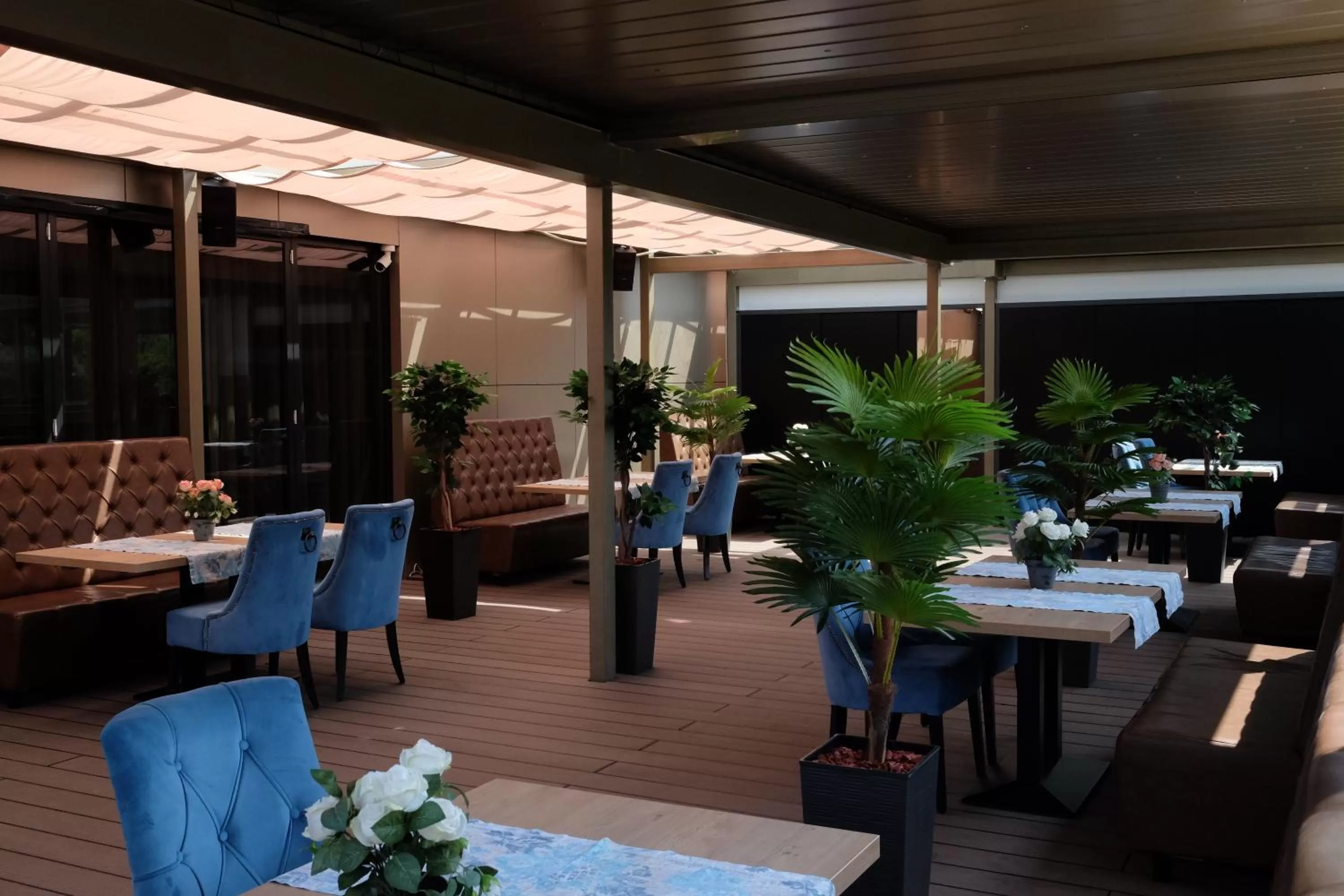 Restaurant/places to eat in Admiral Hotel