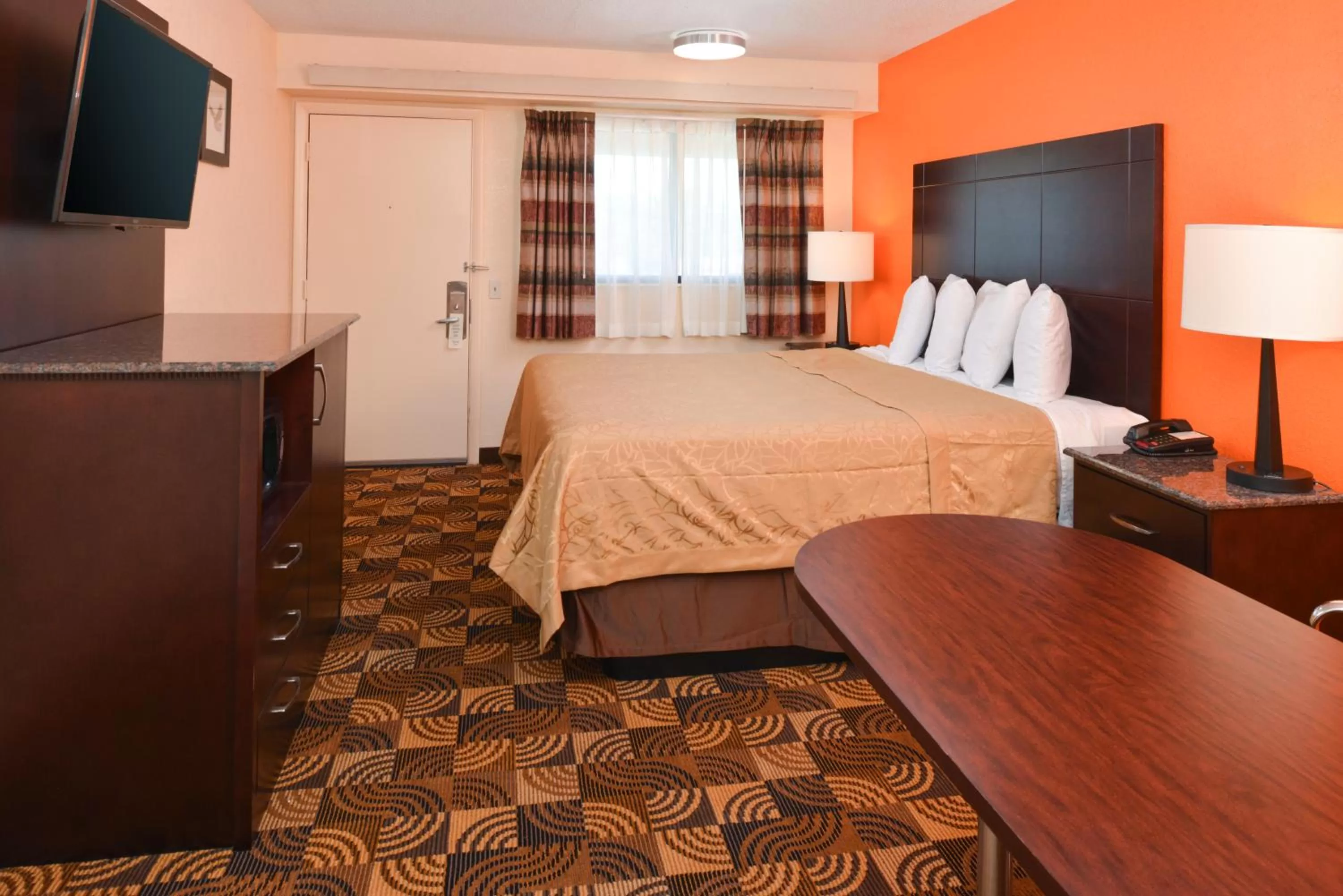 Bed in Americas Best Value Inn-Pittsburgh Airport