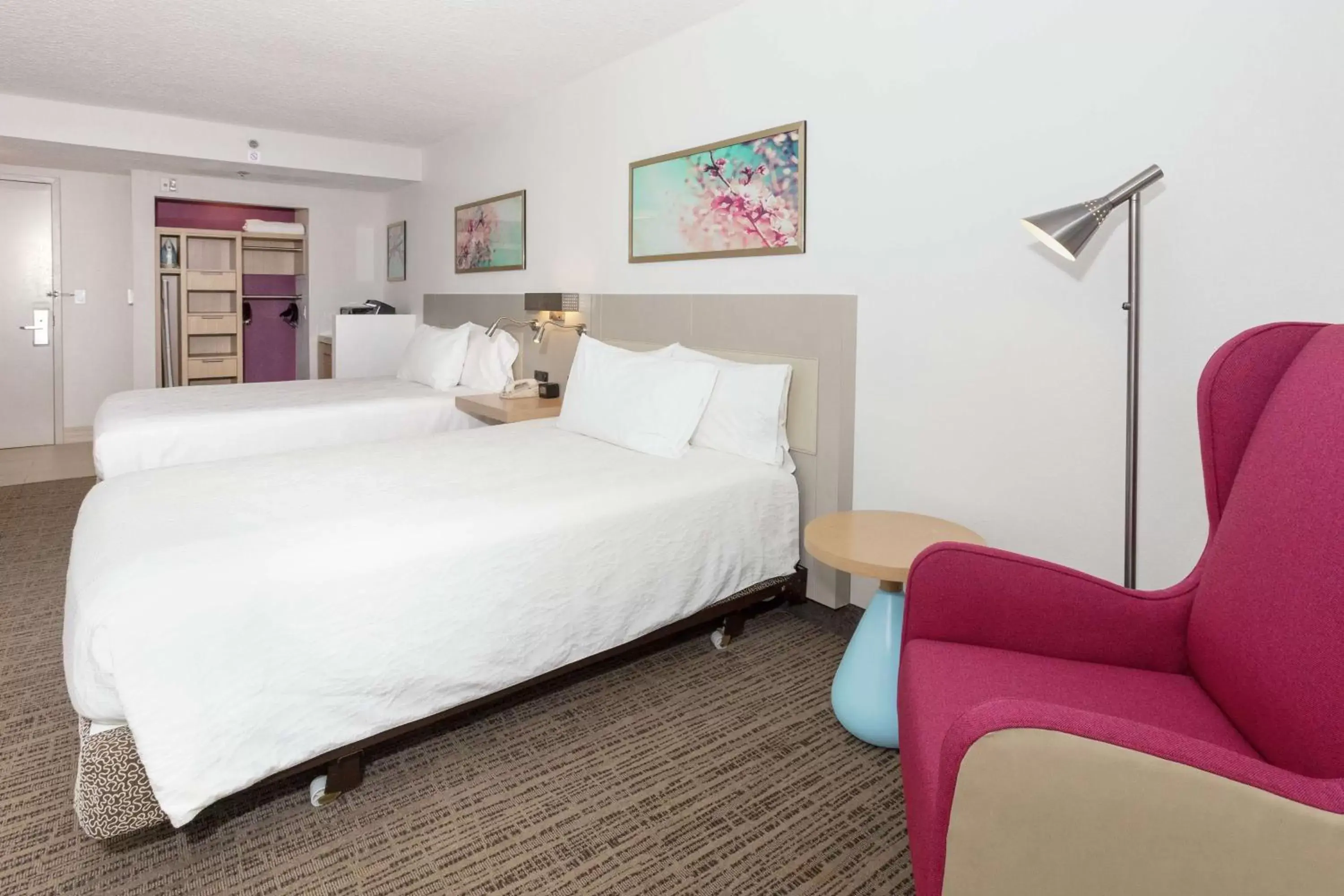 Photo of the whole room, Bed in Hilton Garden Inn Saint Augustine Beach