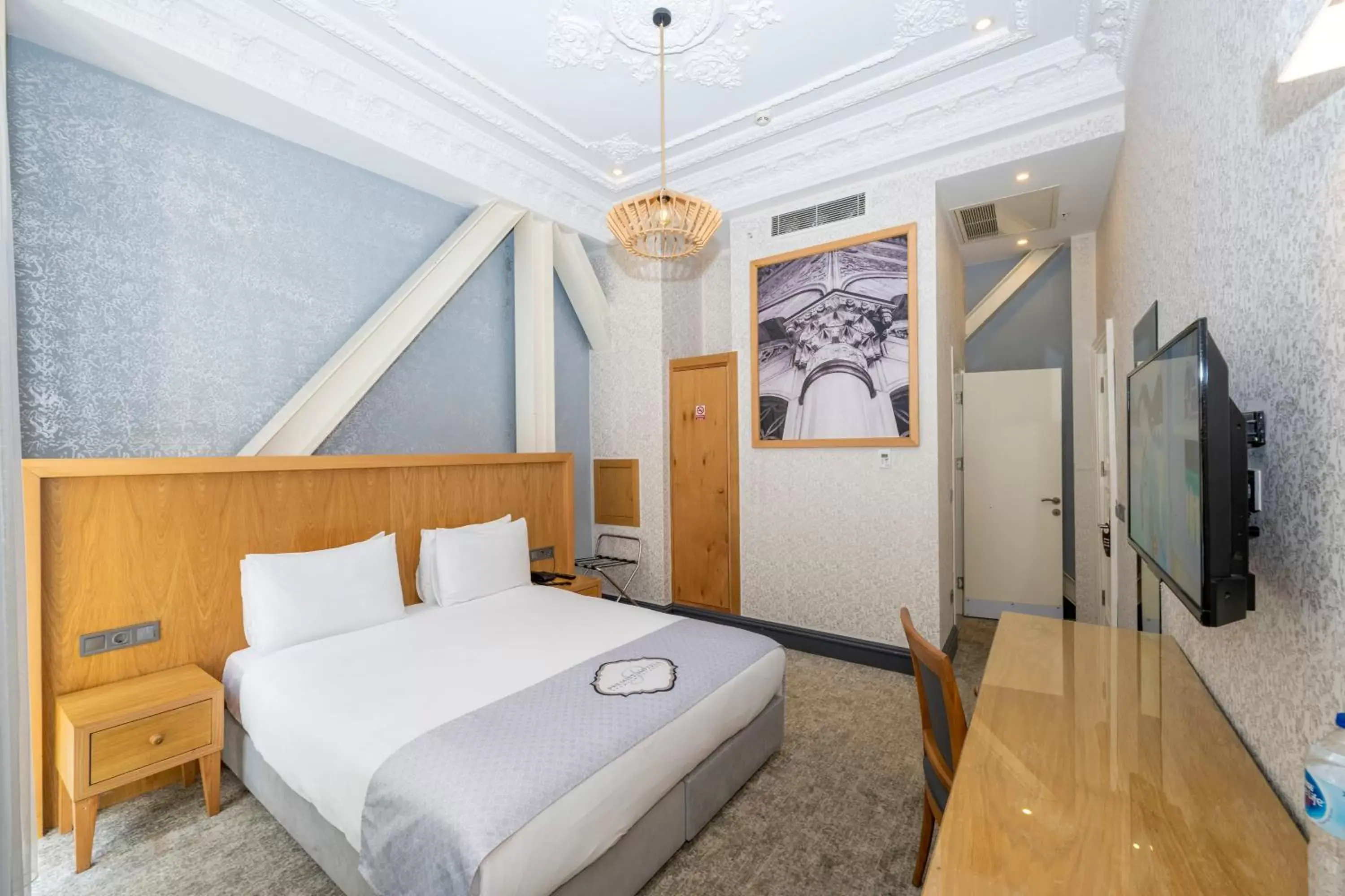 Photo of the whole room, Bed in Premist Hotels Taksim