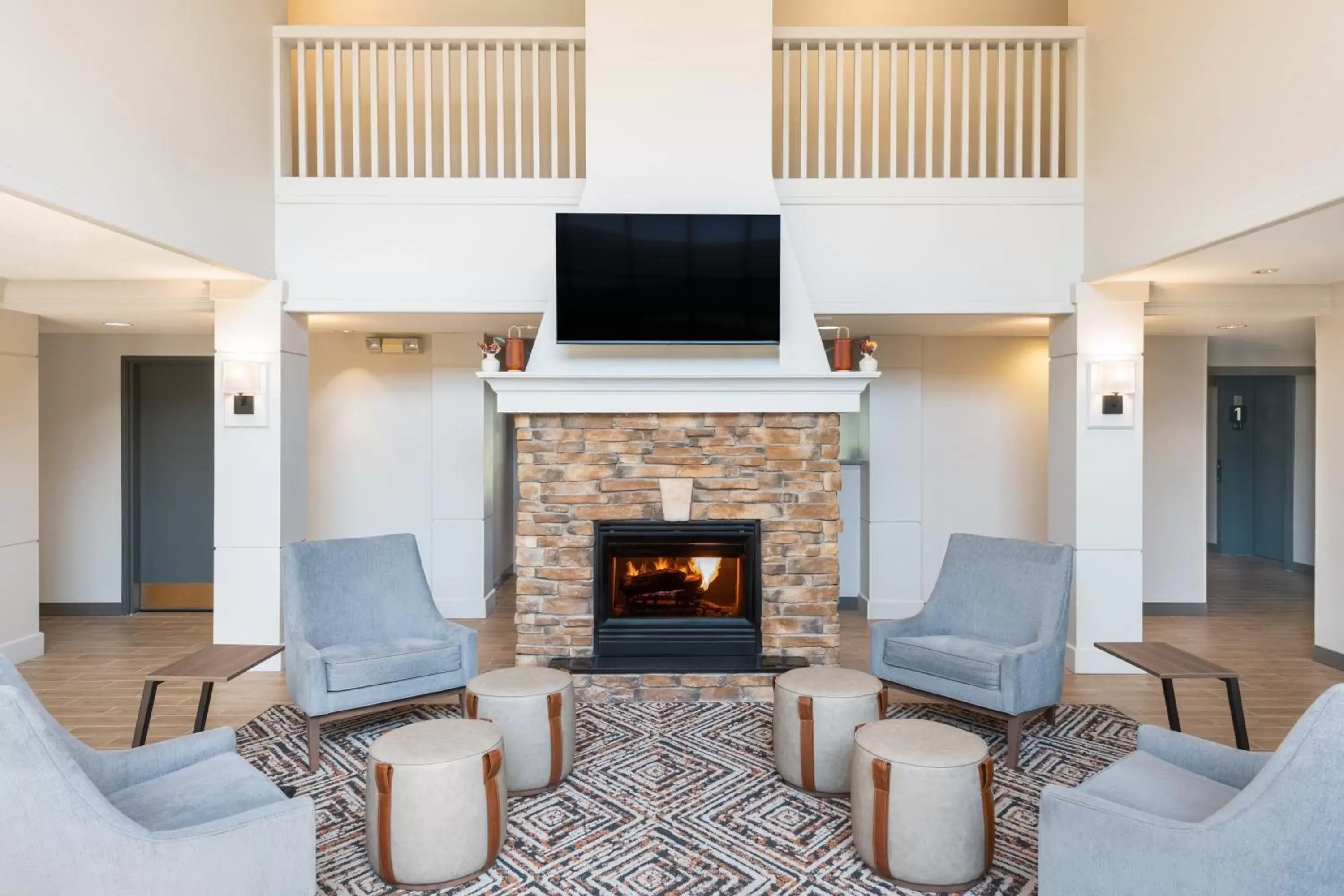 Lobby or reception, TV/Entertainment Center in Candlewood Suites Eagan - Mall of America Area, an IHG Hotel