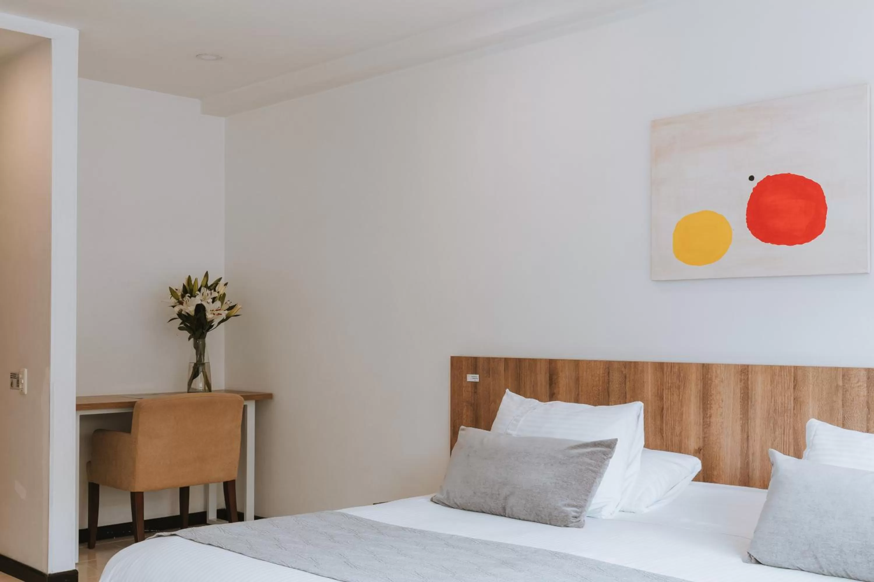 Bedroom, Bed in Travelers Orange Suites