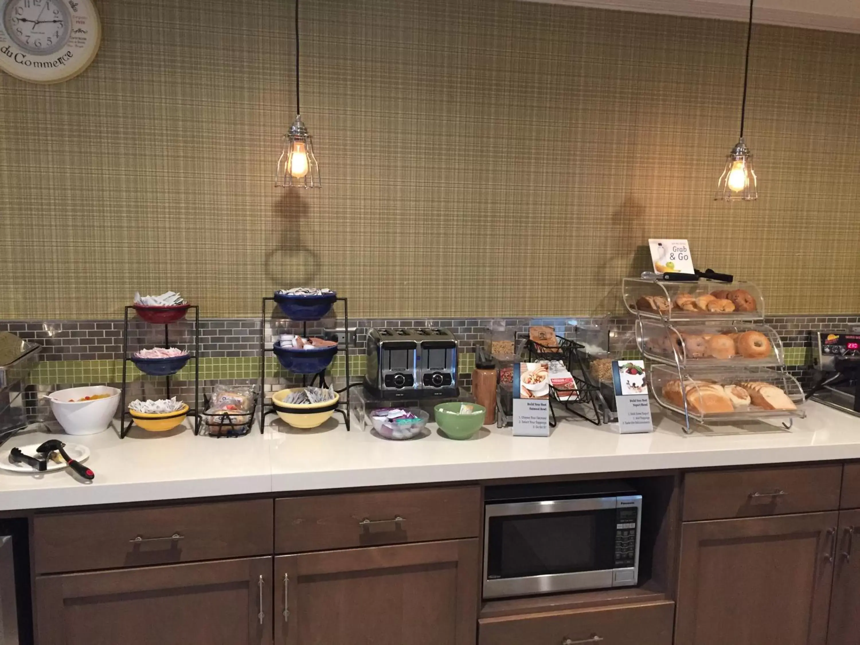 Buffet breakfast in Best Western Plus Inn Scotts Valley