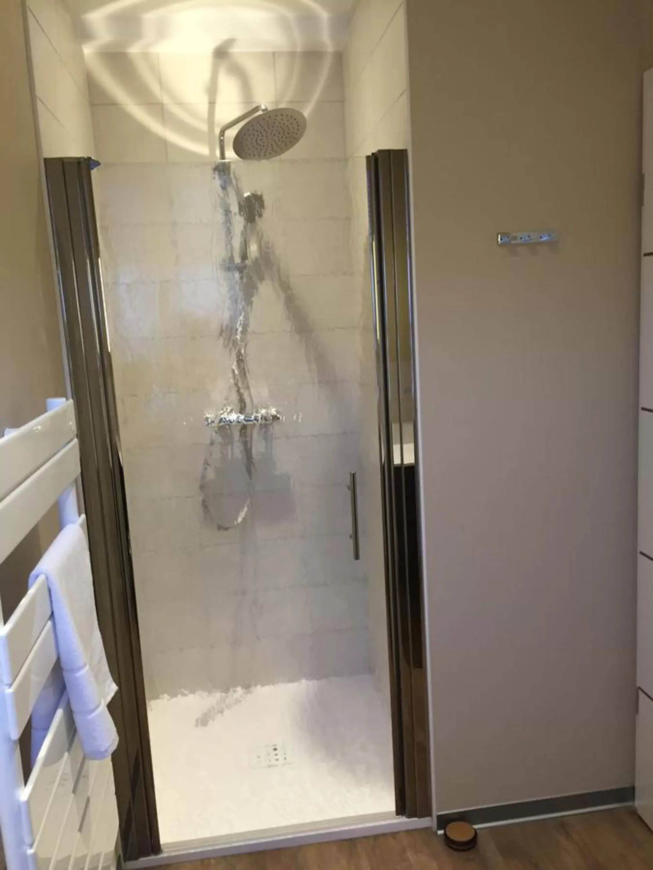 Shower, Bathroom in Auberge Le Meisenberg