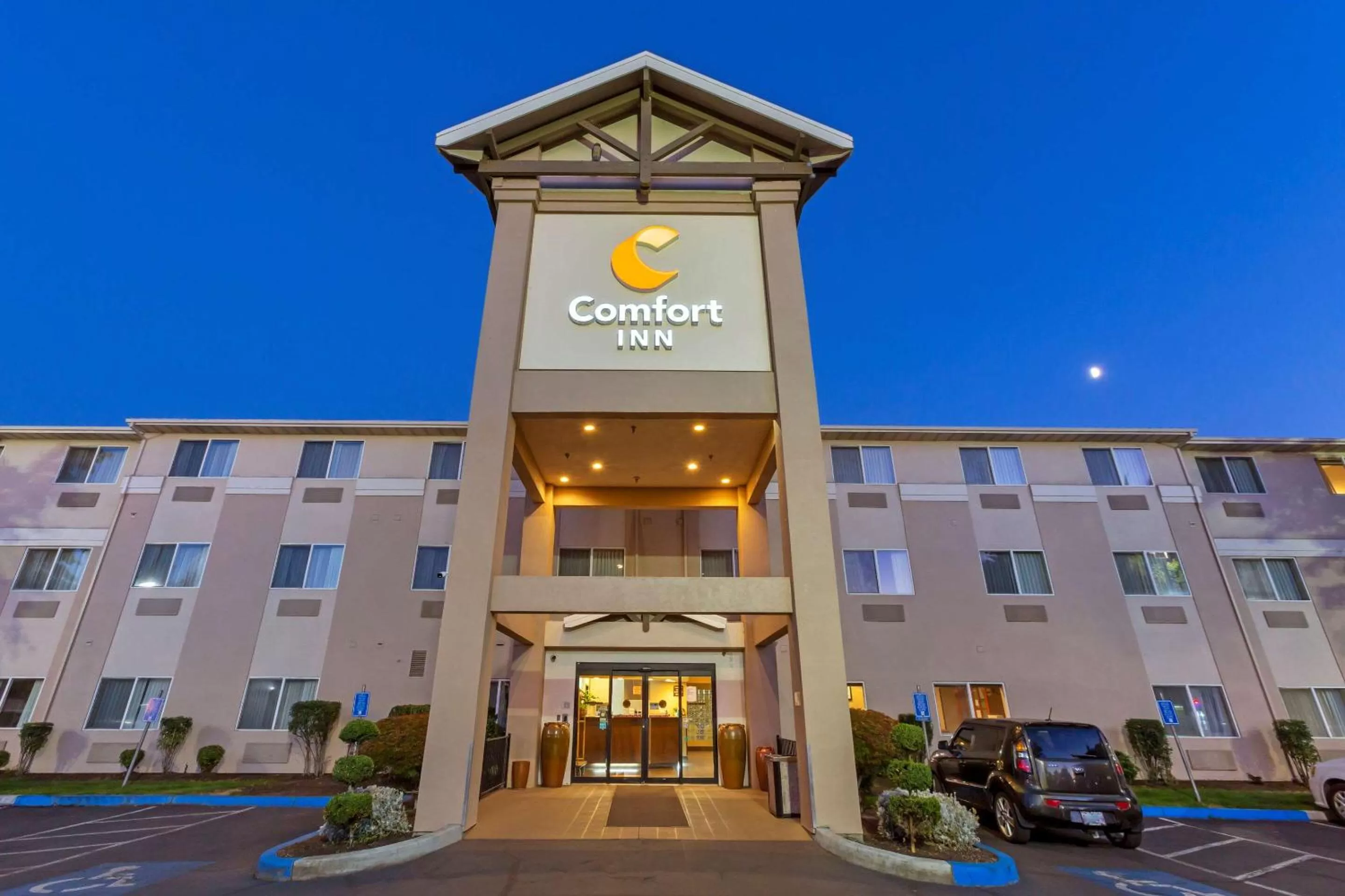 Property building in Comfort Inn Medford South