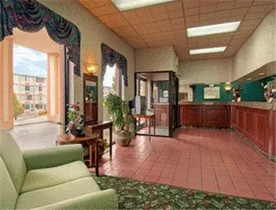 Lobby or reception, Lobby/Reception in Super 8 by Wyndham Nashville Near Downtown / I-40