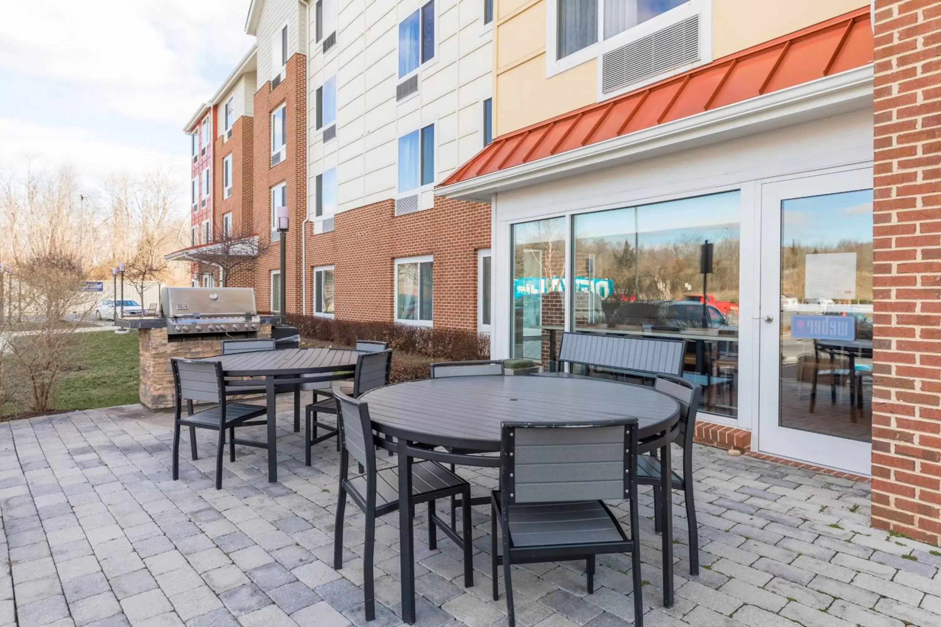 Property building, Restaurant/Places to Eat in TownePlace Suites Winchester