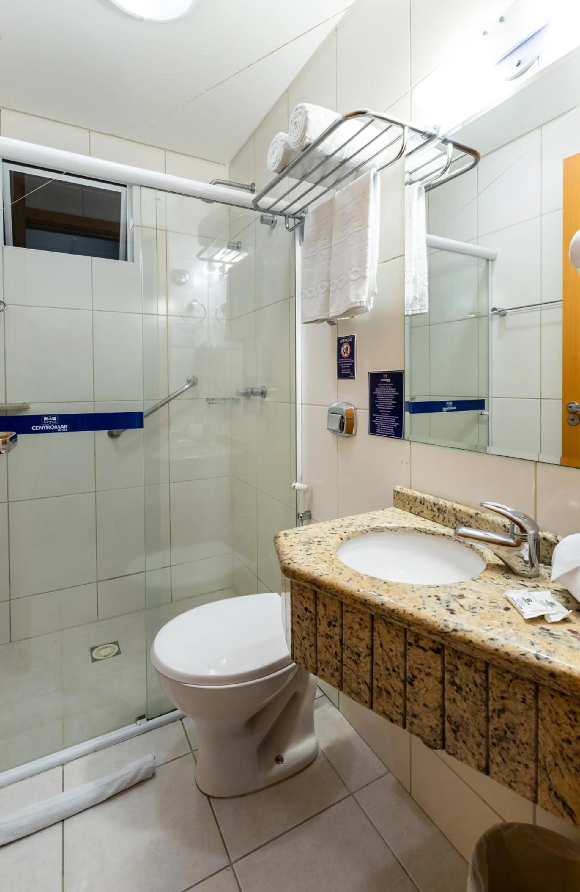 Bathroom in Centromar Hotel
