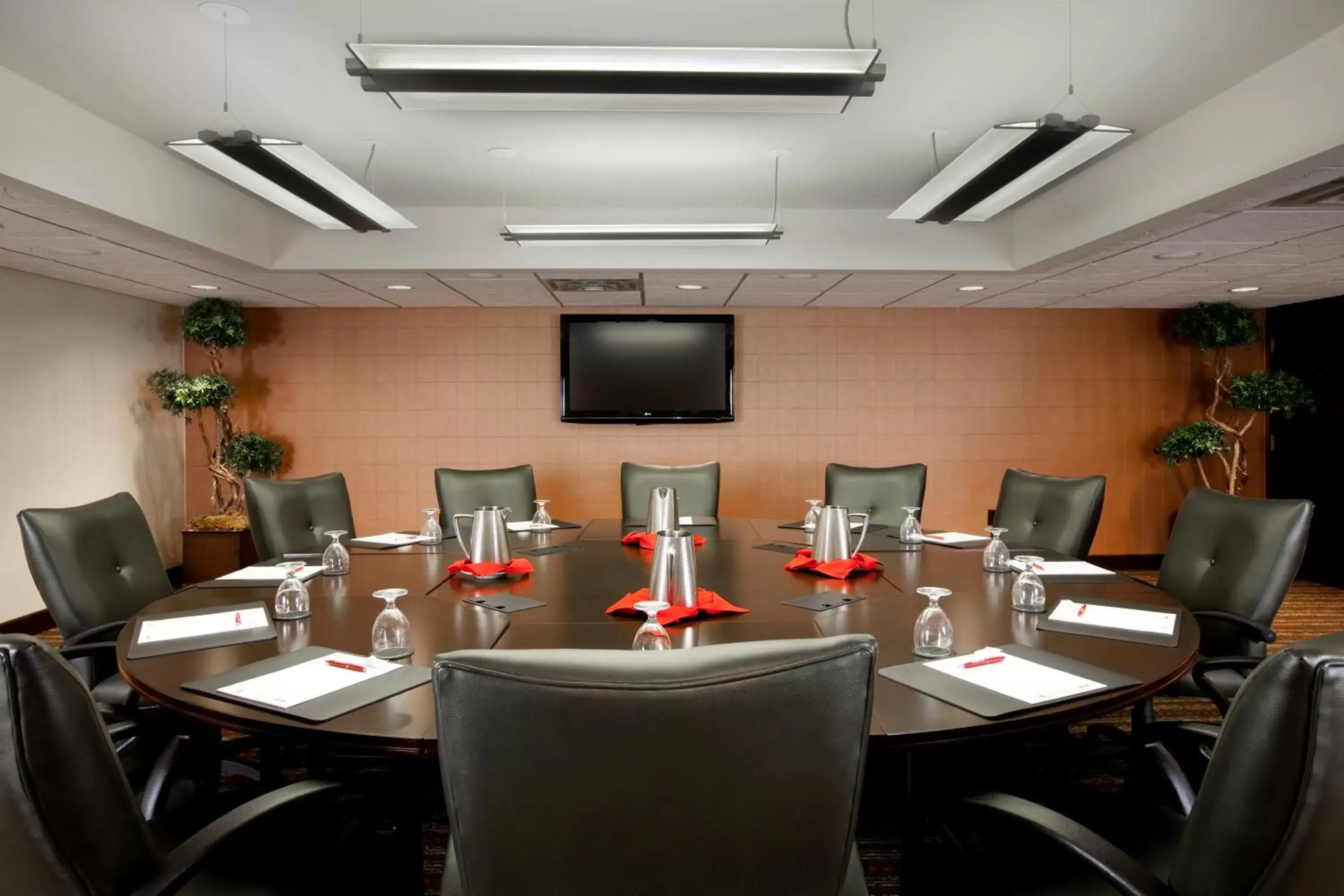 Meeting/conference room in Crowne Plaza Indianapolis-Airport, an IHG Hotel