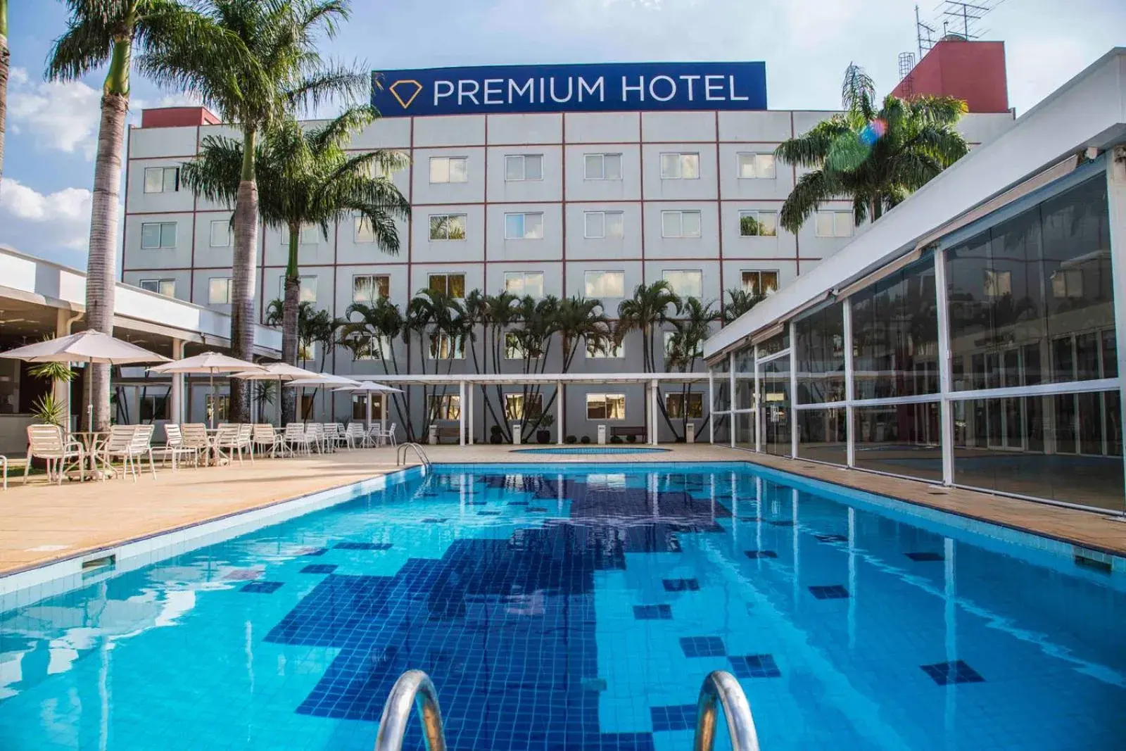 Property building, Swimming Pool in Hotel Premium Campinas