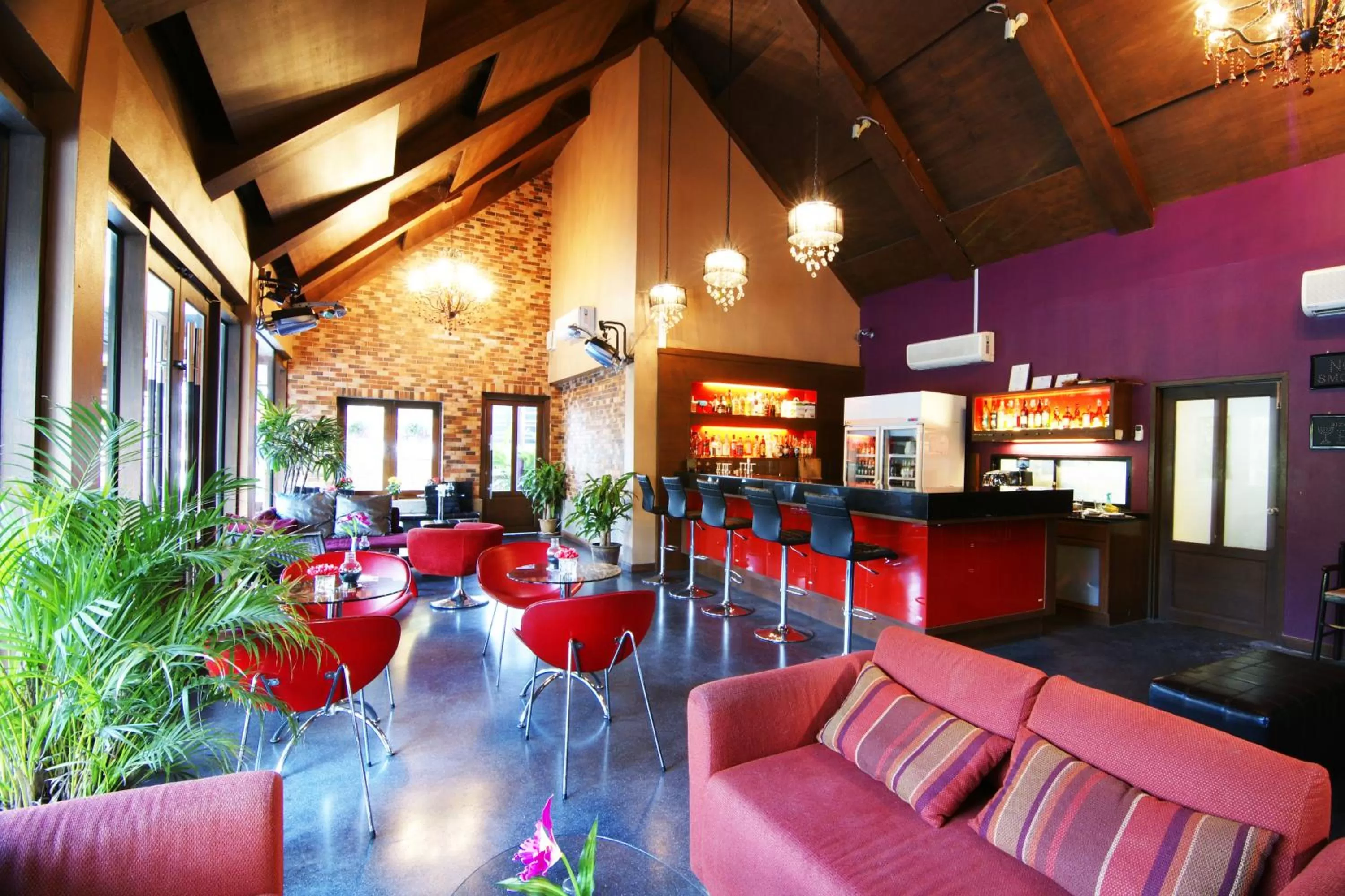 Lounge or bar in Laluna Hotel And Resort, Chiang Rai